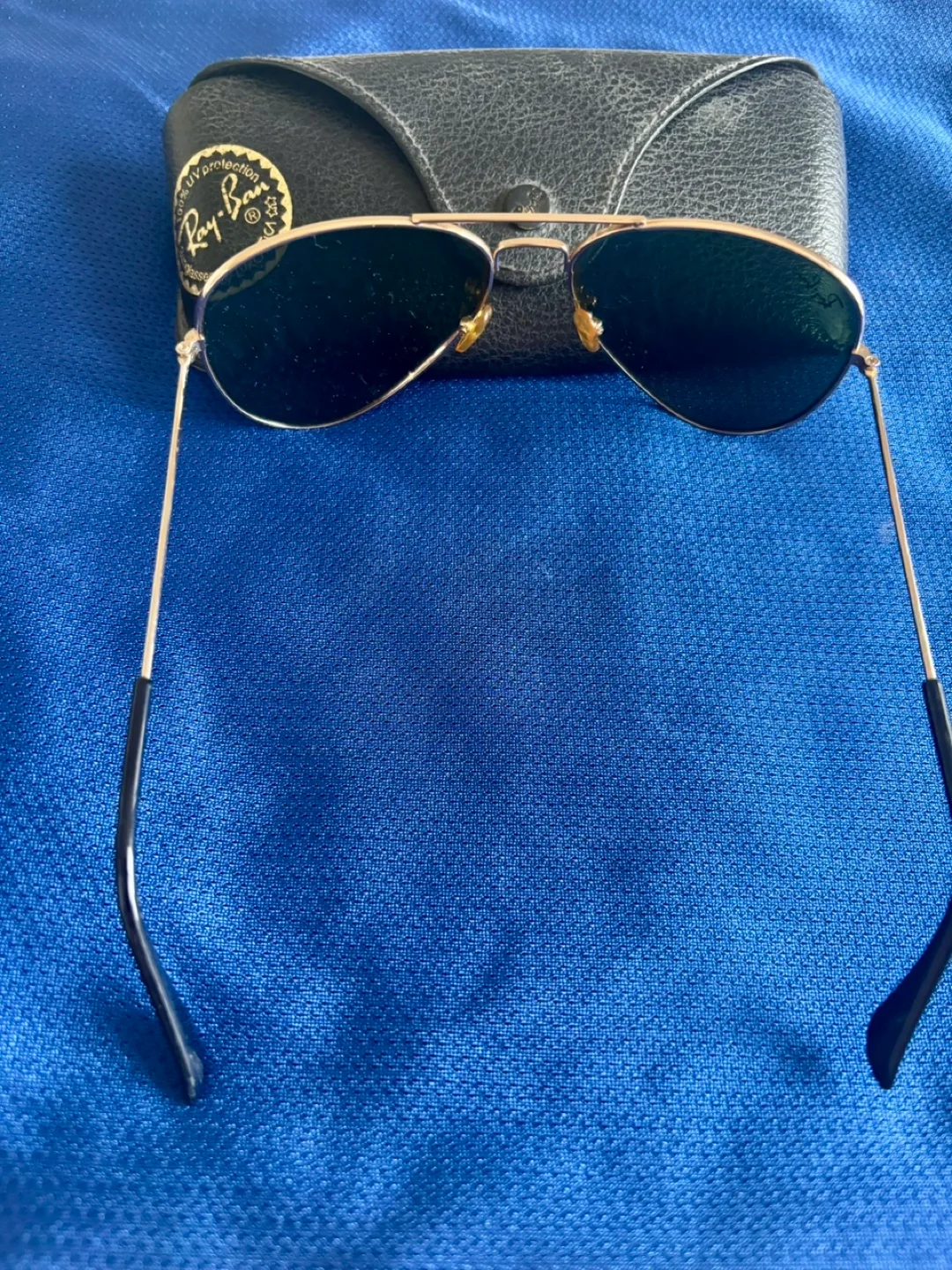 Ray-Ban Aviator Sunglasses with Case image indicator(2)