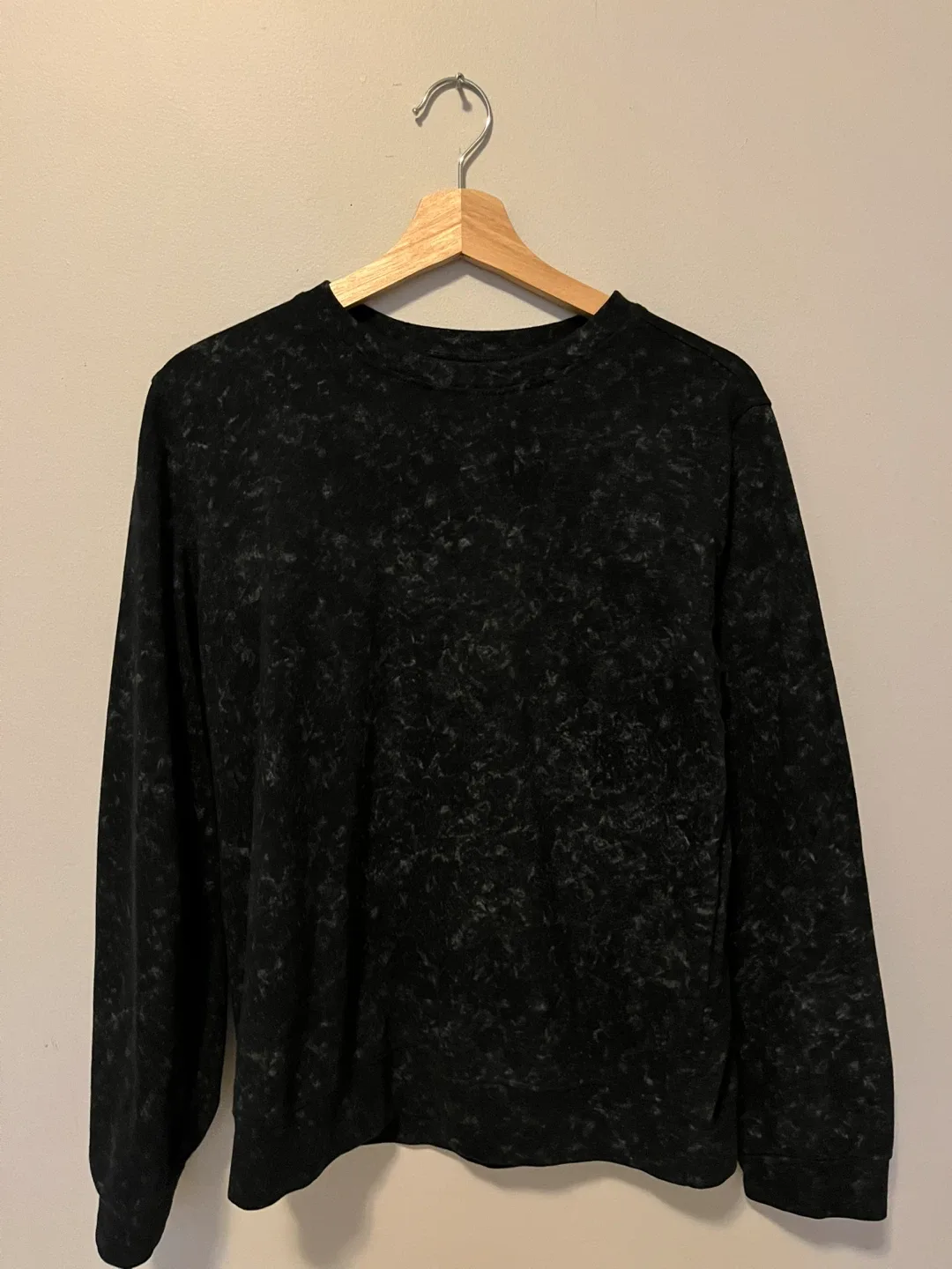 Black Crewneck Sweatshirt - Size Large thumbnail