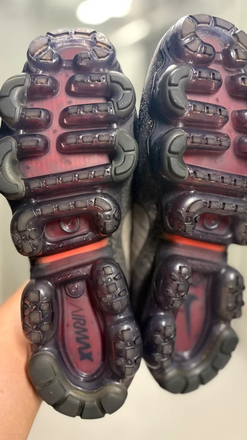 Nike Air VaporMax Flyknit 2 - Size 9 image indicator(5)