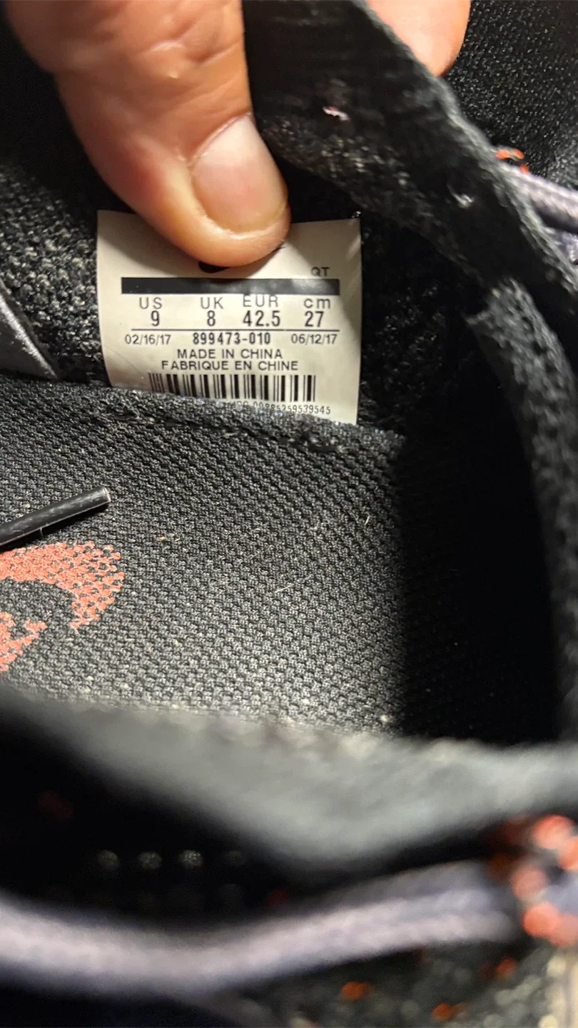 Nike Air VaporMax Flyknit 2 - Size 9 image indicator(4)