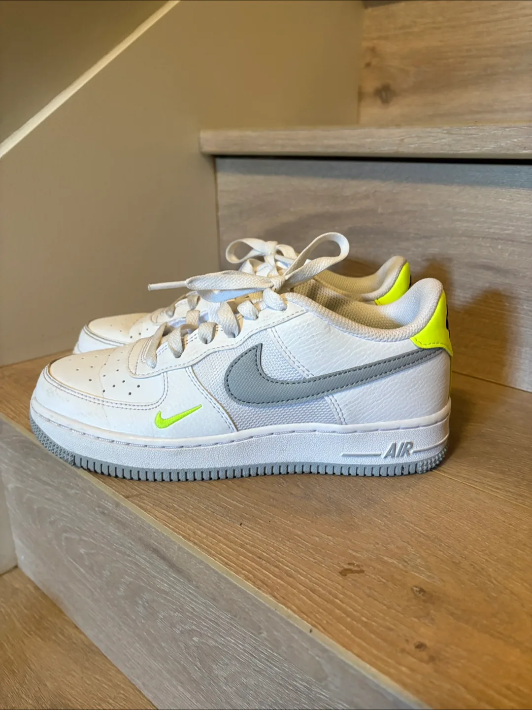 Nike Air Force 1 - White/Grey/Neon image indicator(5)