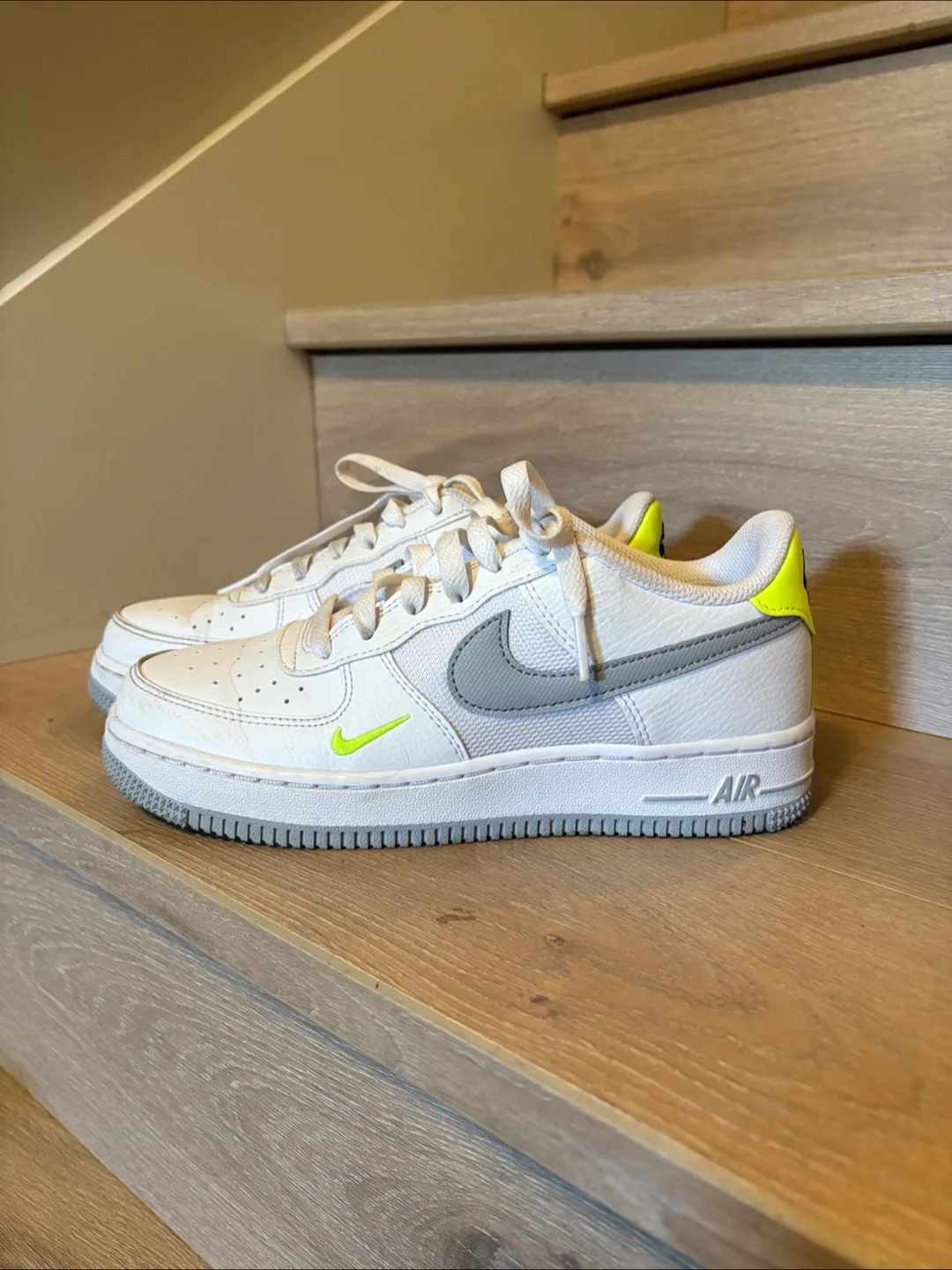 Nike Air Force 1 - White/Grey/Neon image indicator(2)