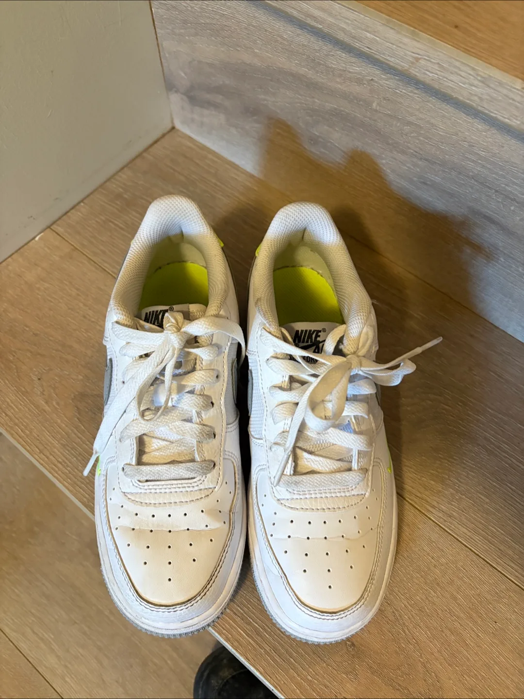 Nike Air Force 1 - White/Grey/Neon image indicator(3)