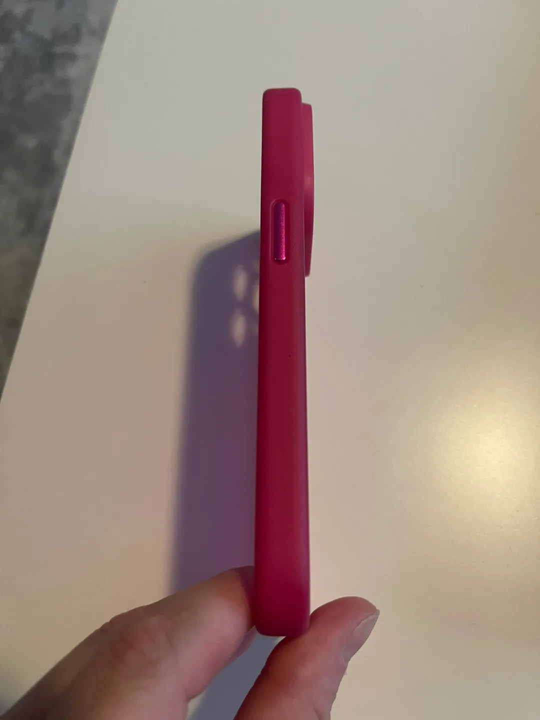 Pink iPhone Case with MagSafe image indicator(4)