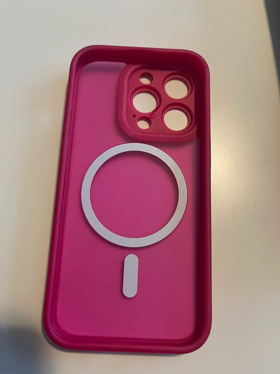 Pink iPhone Case with MagSafe image indicator(3)