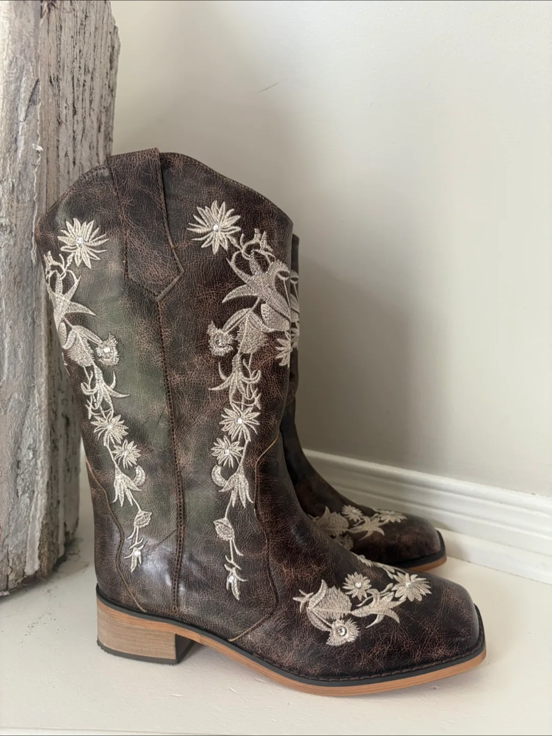 Brown Floral Embroidered Cowboy Boots - Size 8 image indicator(8)