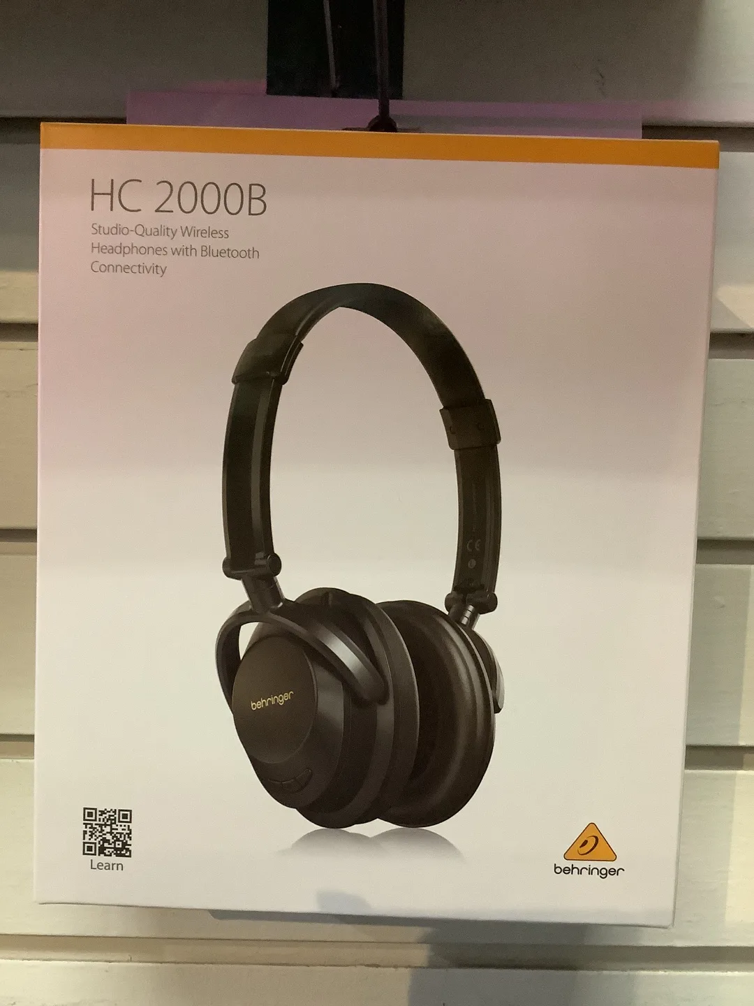 Behringer HC 2000B Studio Wireless Headphones thumbnail