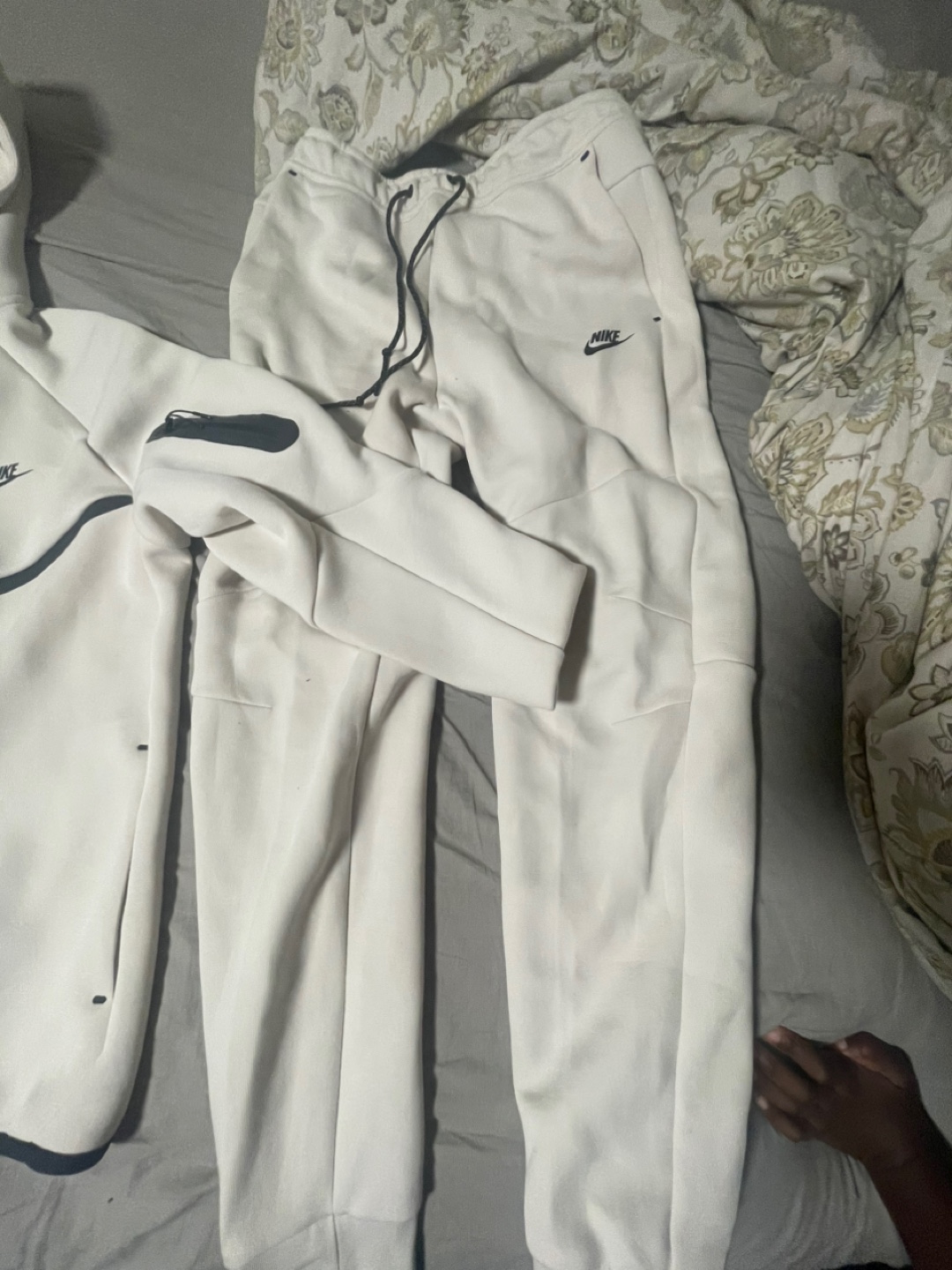 Nike Tech Fleece White Tracksuit - Size M/XL - photo 3
