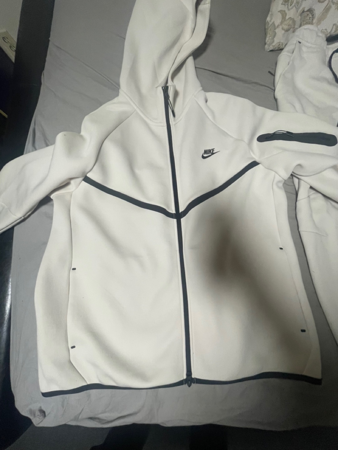Nike Tech Fleece White Tracksuit - Size M/XL - photo 2