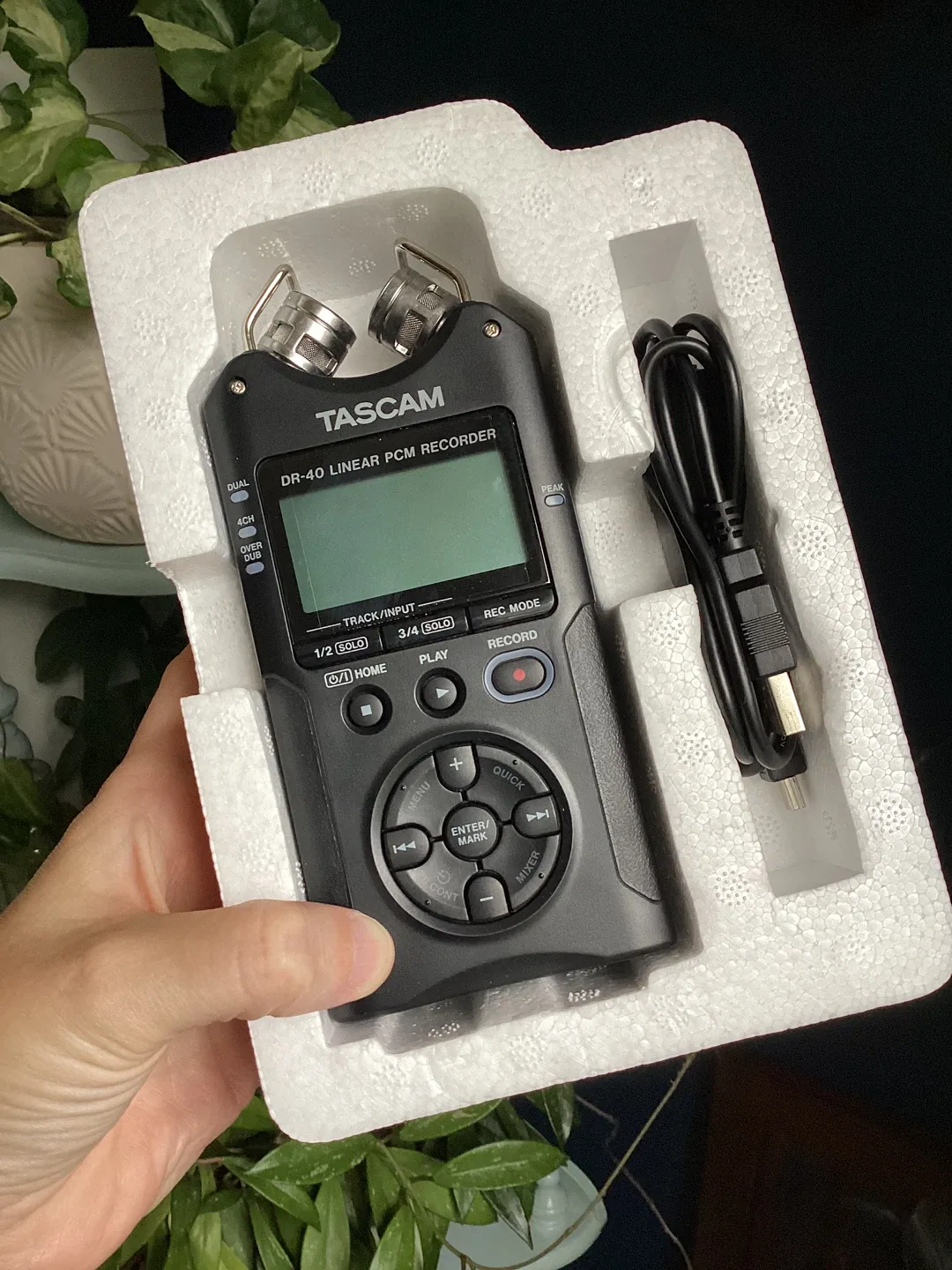Tascam DR-40 Version 2 Linear PCM Recorder image indicator(4)