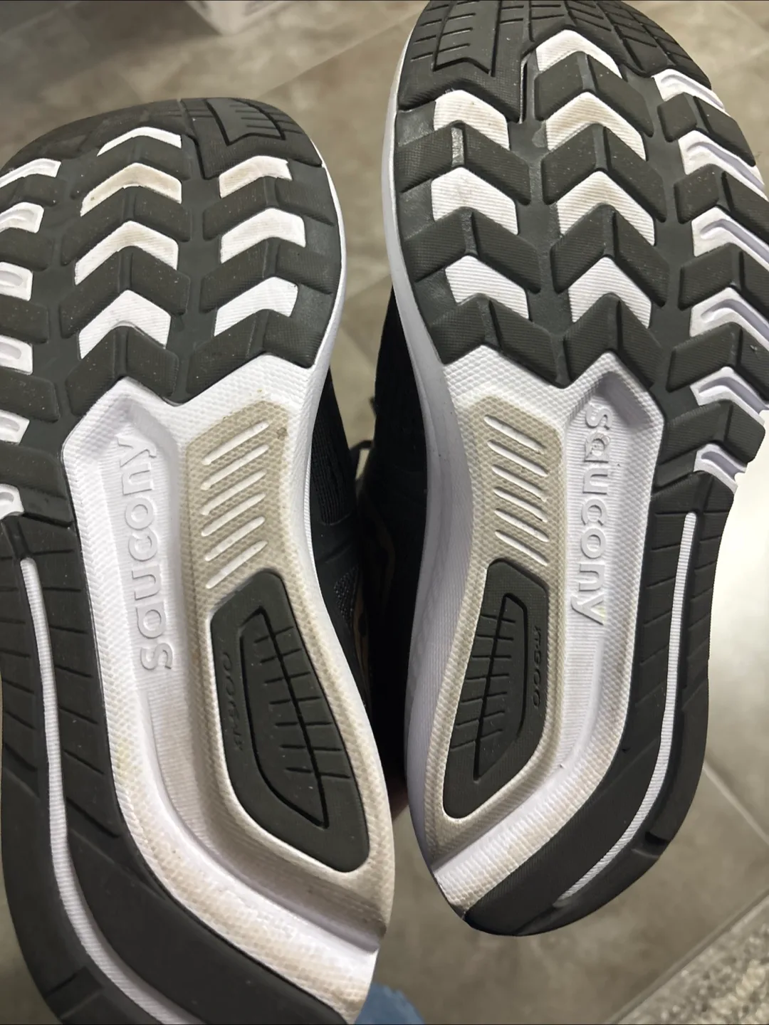 Saucony Women's Running Shoes - US 7.5 image indicator(4)