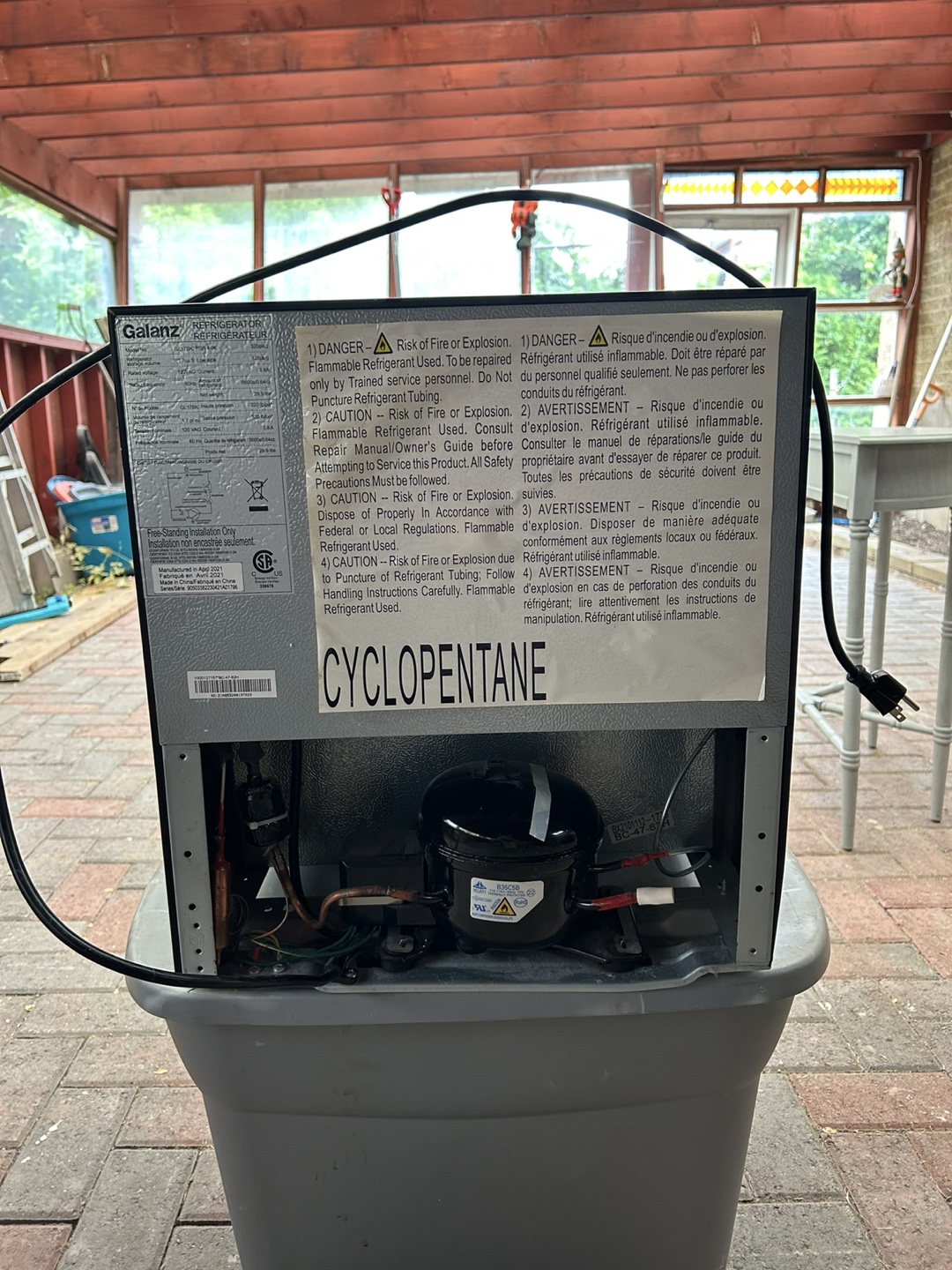 Galanz Compact Mini Fridge - Black - photo 4