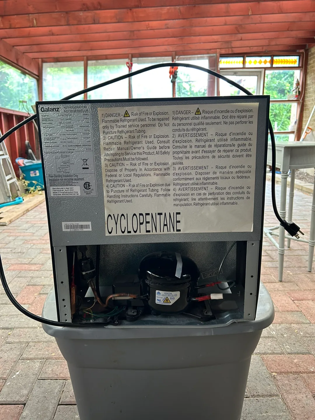 Galanz Compact Mini Fridge - Black image indicator(4)