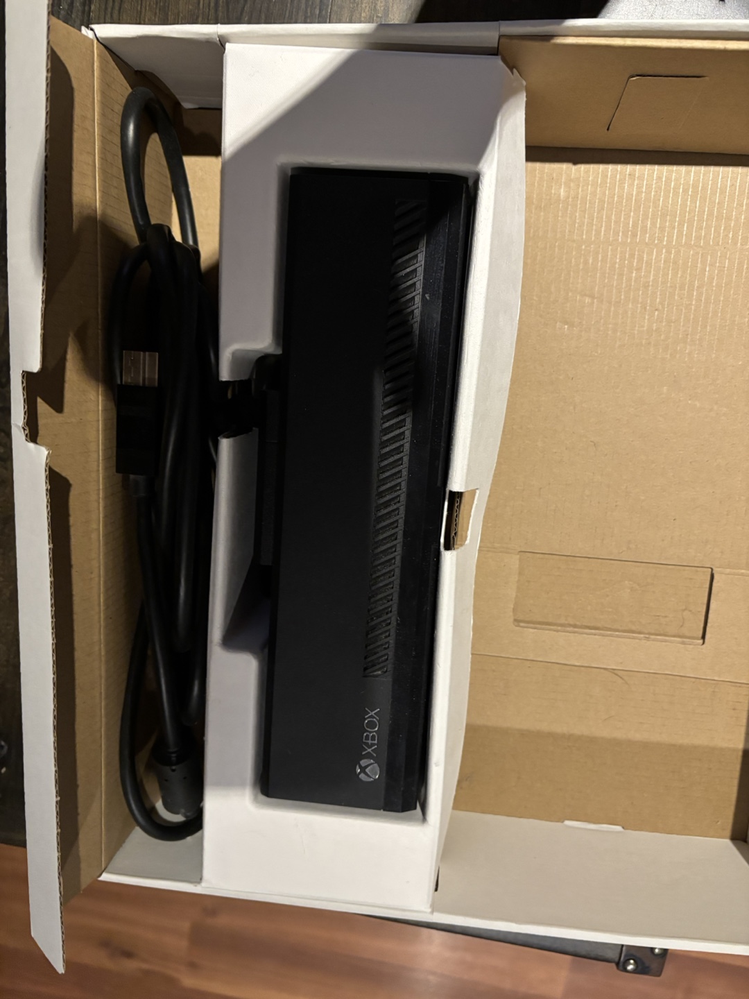 Xbox One Console with Kinect and 2 Controllers - photo 4