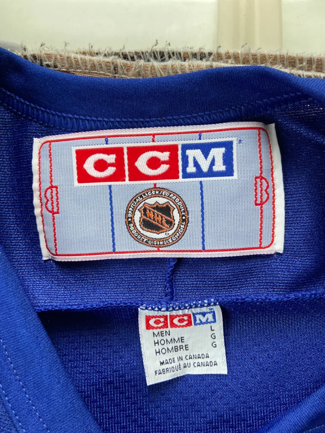 CCM Toronto Maple Leafs Jersey - Size L image indicator(2)