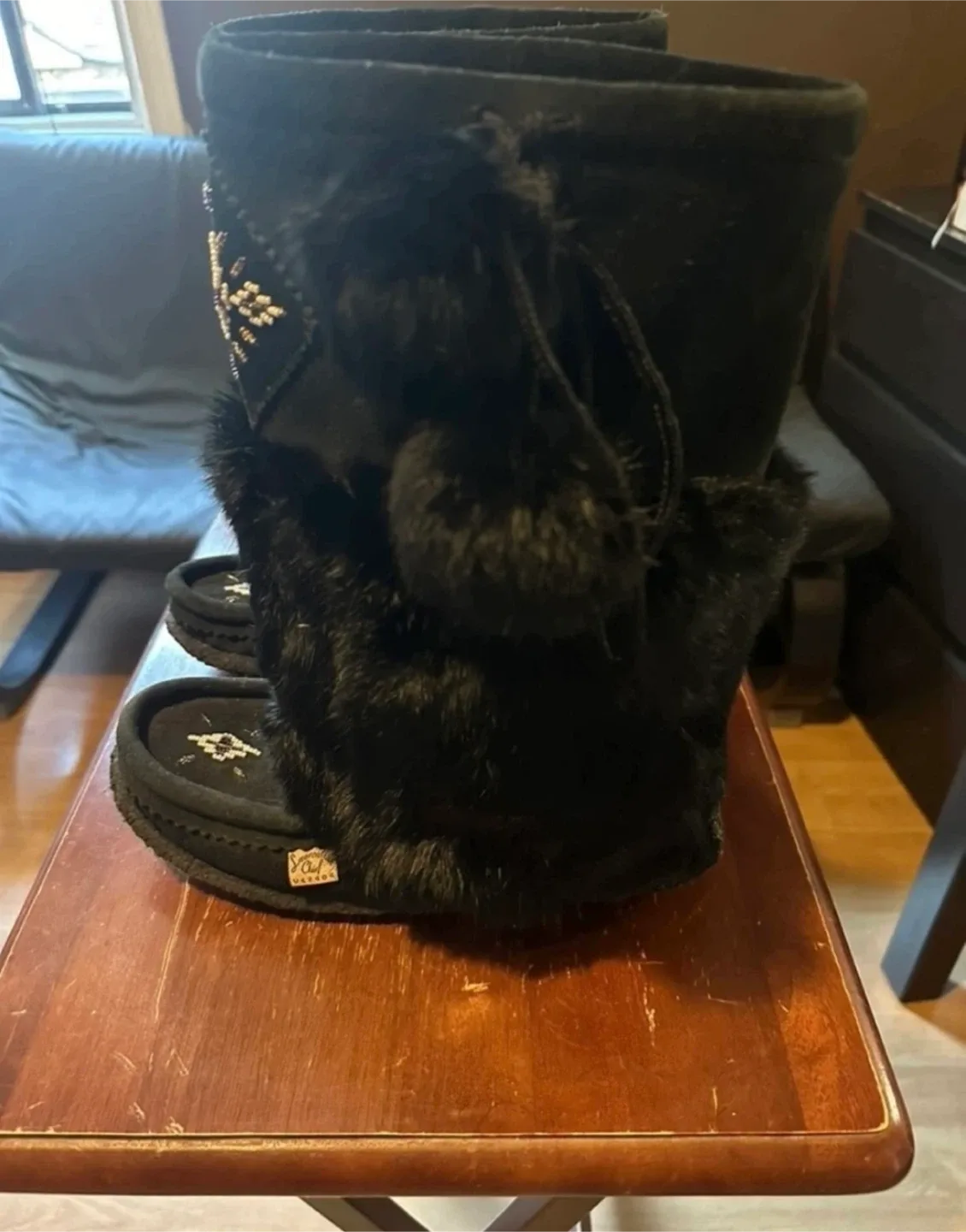 Laurentien style boots with fur trim image indicator(3)