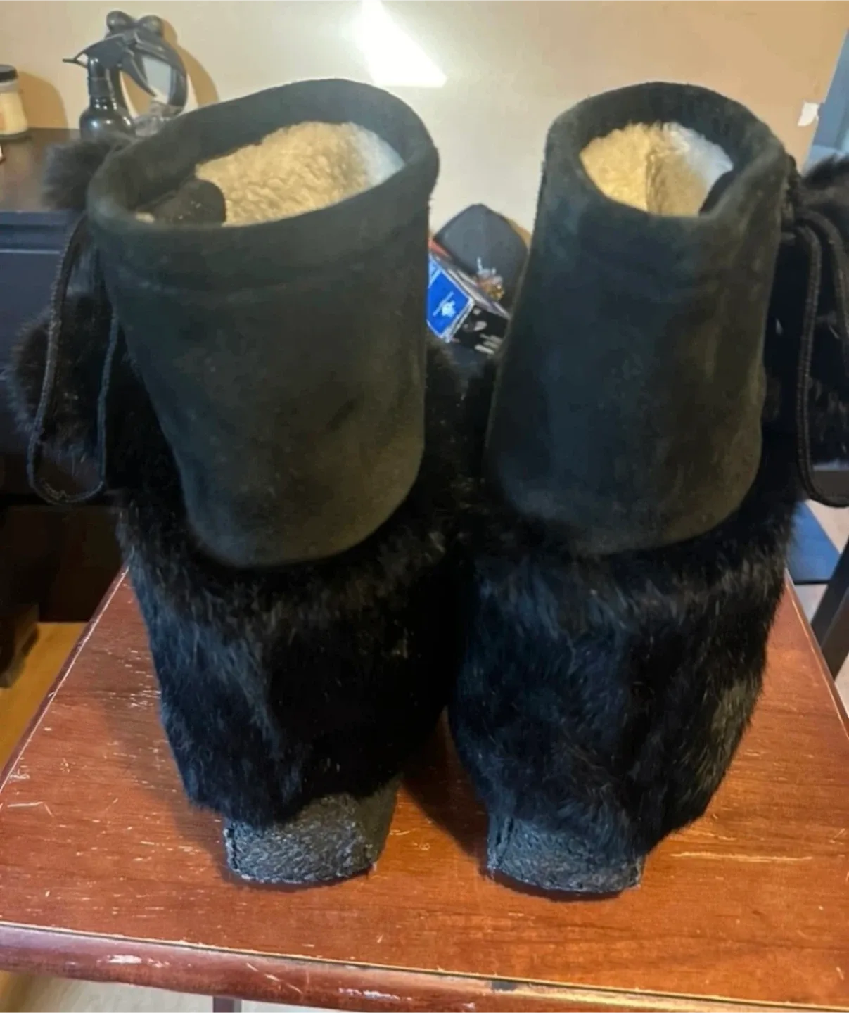 Laurentien style boots with fur trim image indicator(4)