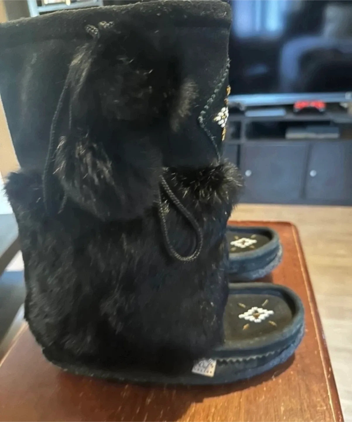 Laurentien style boots with fur trim image indicator(2)