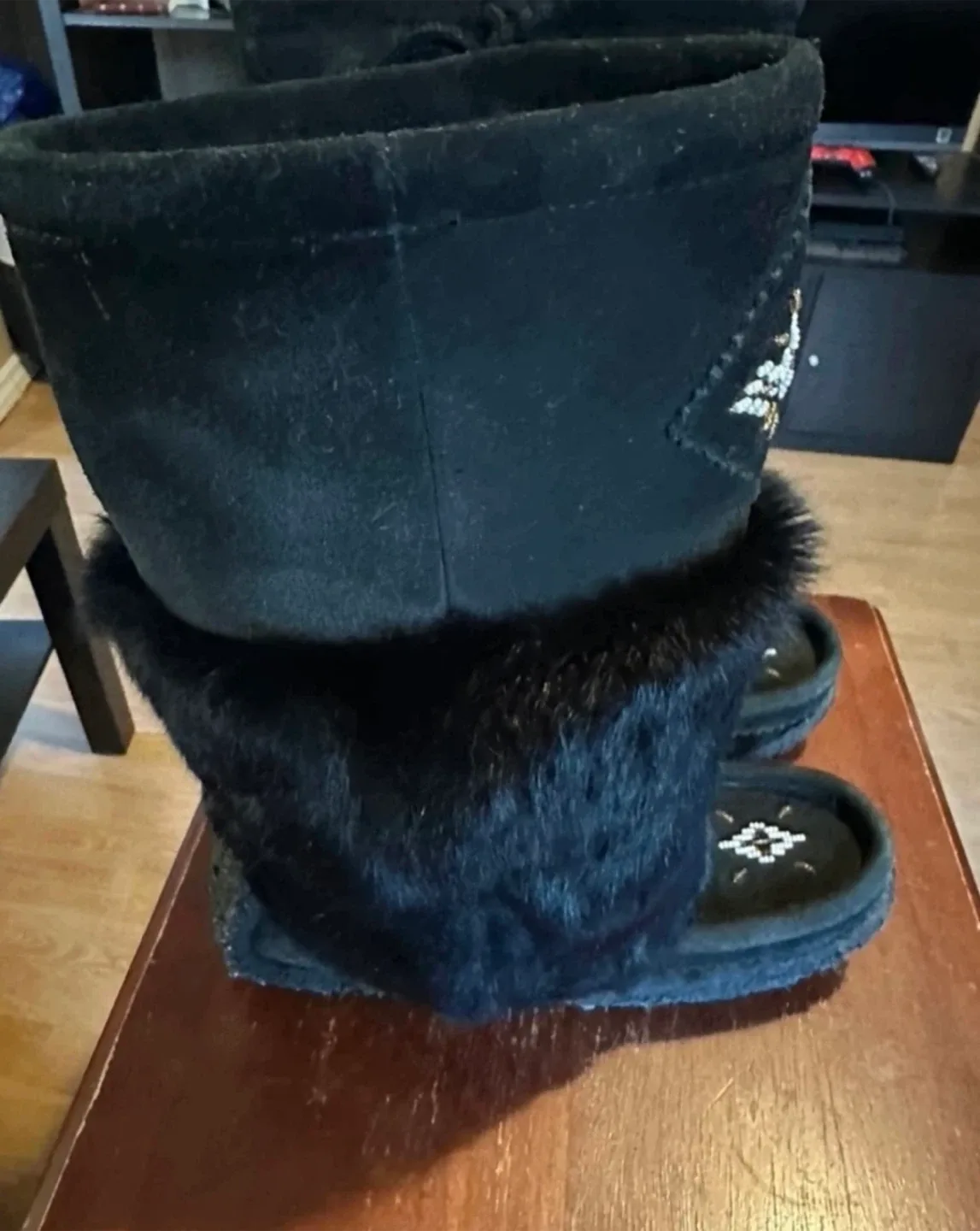 Laurentien style boots with fur trim image indicator(5)