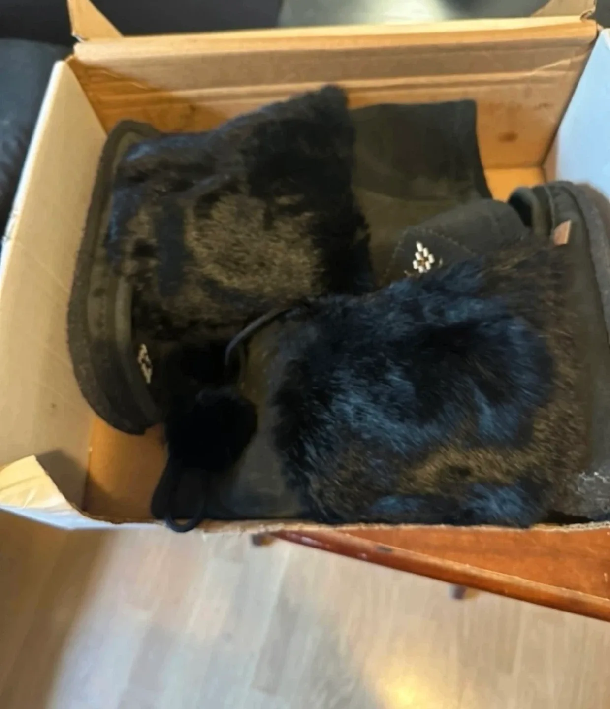 Laurentien style boots with fur trim image indicator(6)