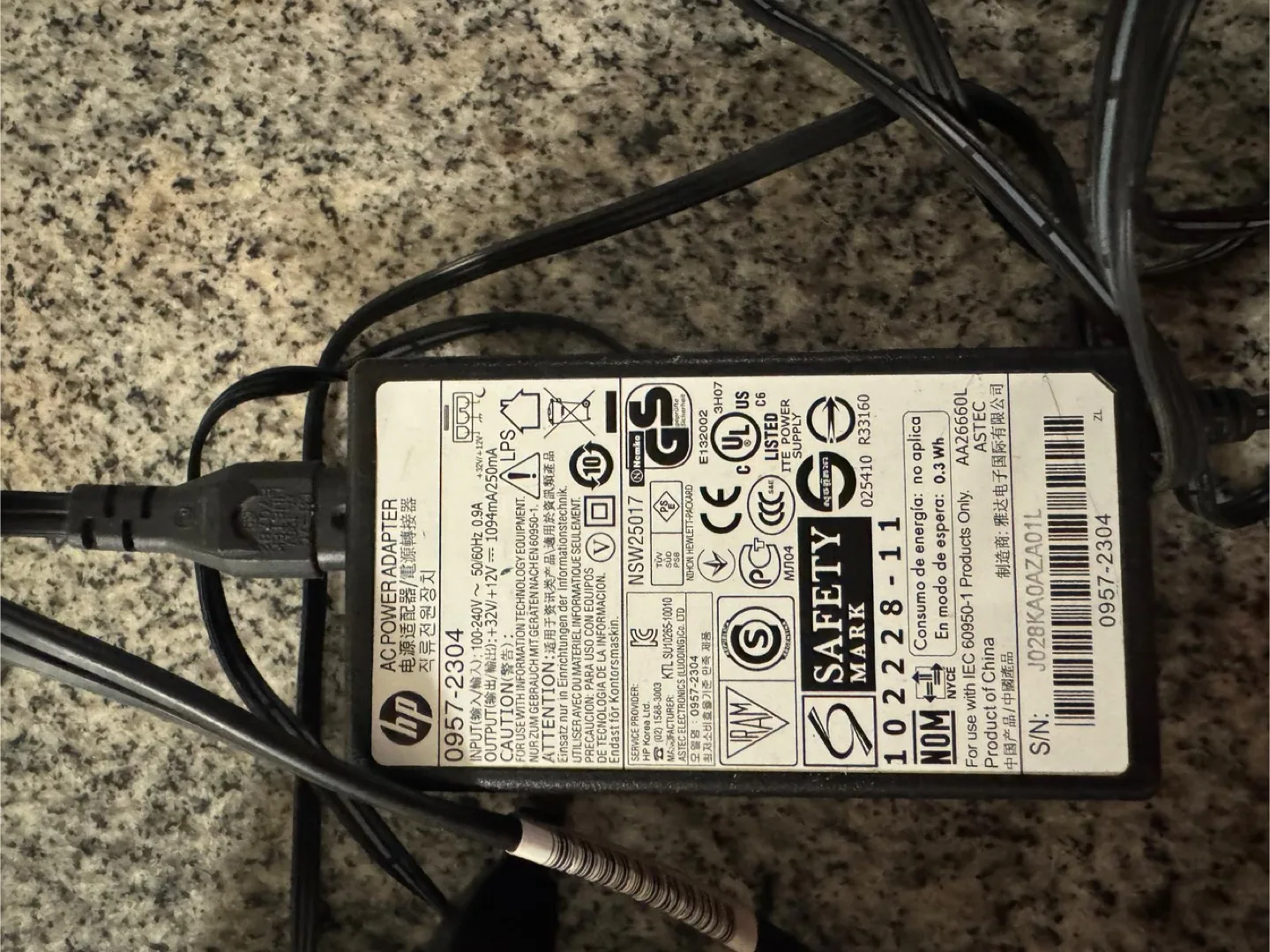 HP AC Power Adapter 0957-2304 thumbnail