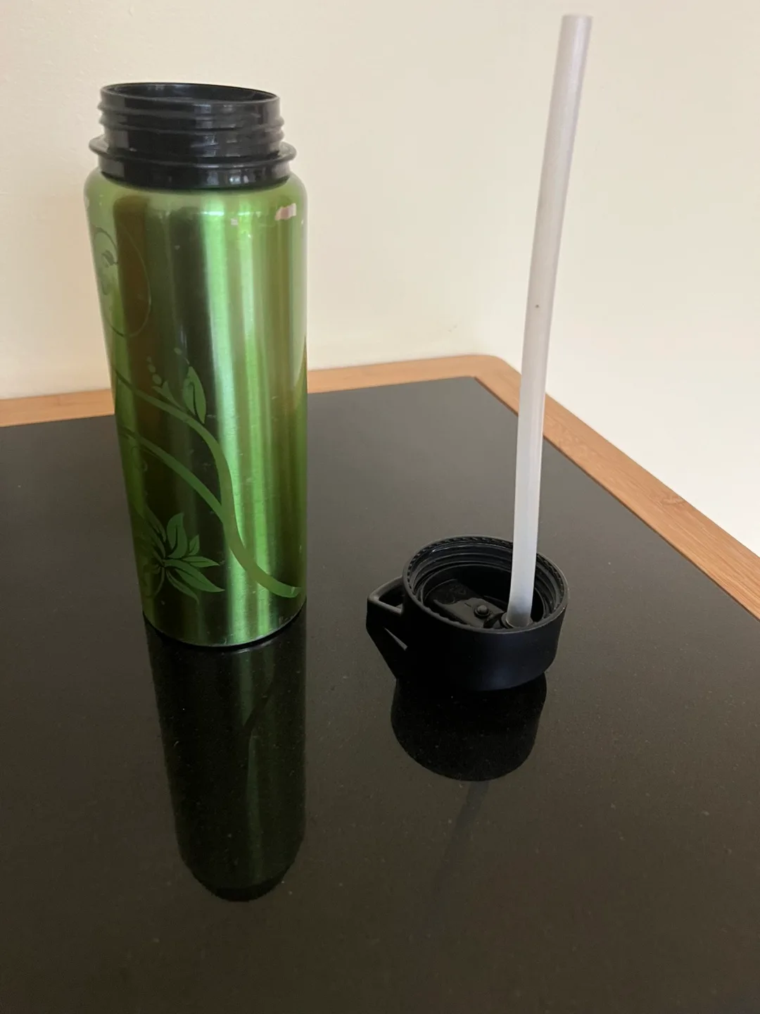 Back to school: Green Stainless Steel Water Bottle image indicator(2)