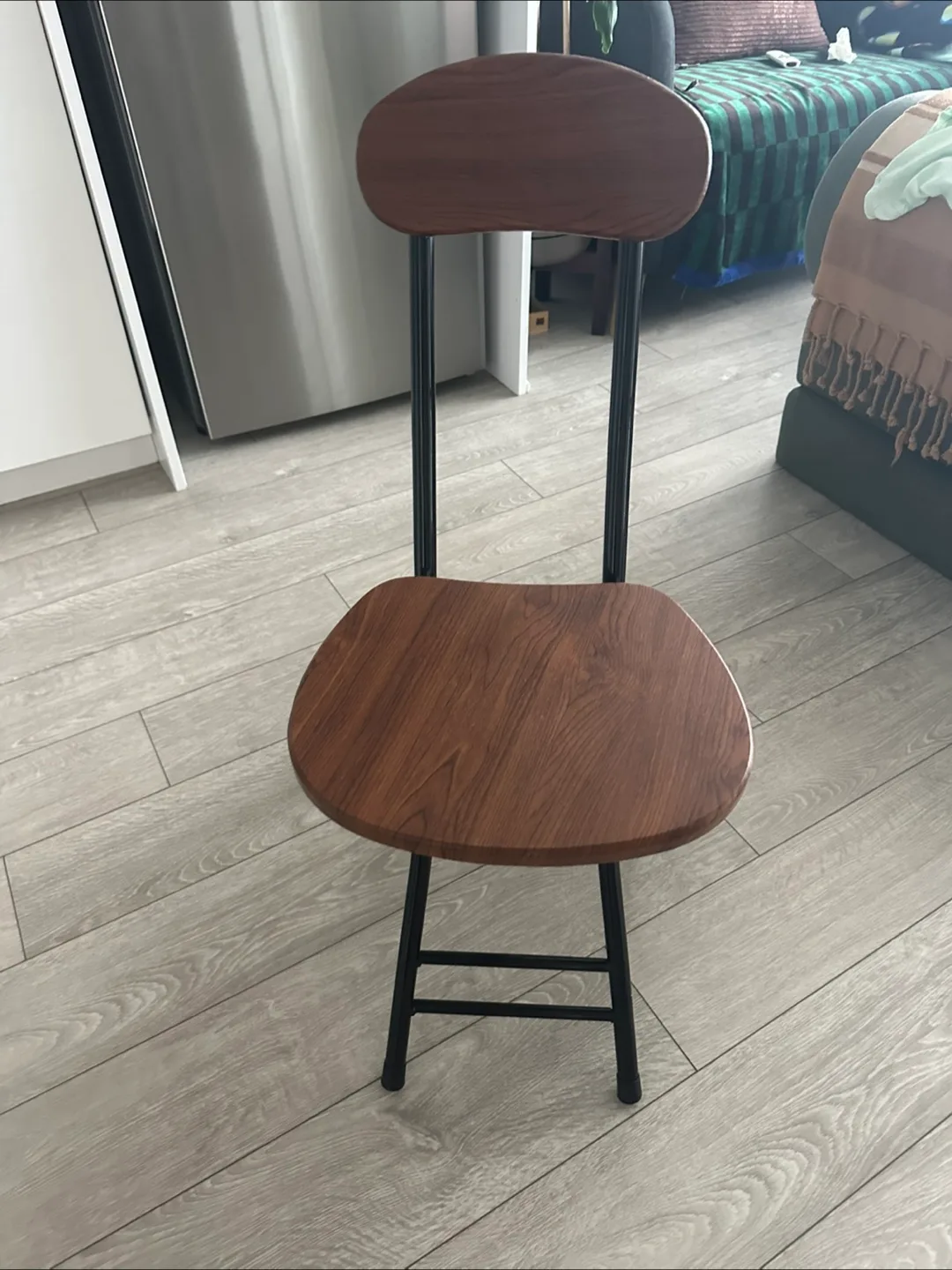 Folding Chair with Curved Backrest