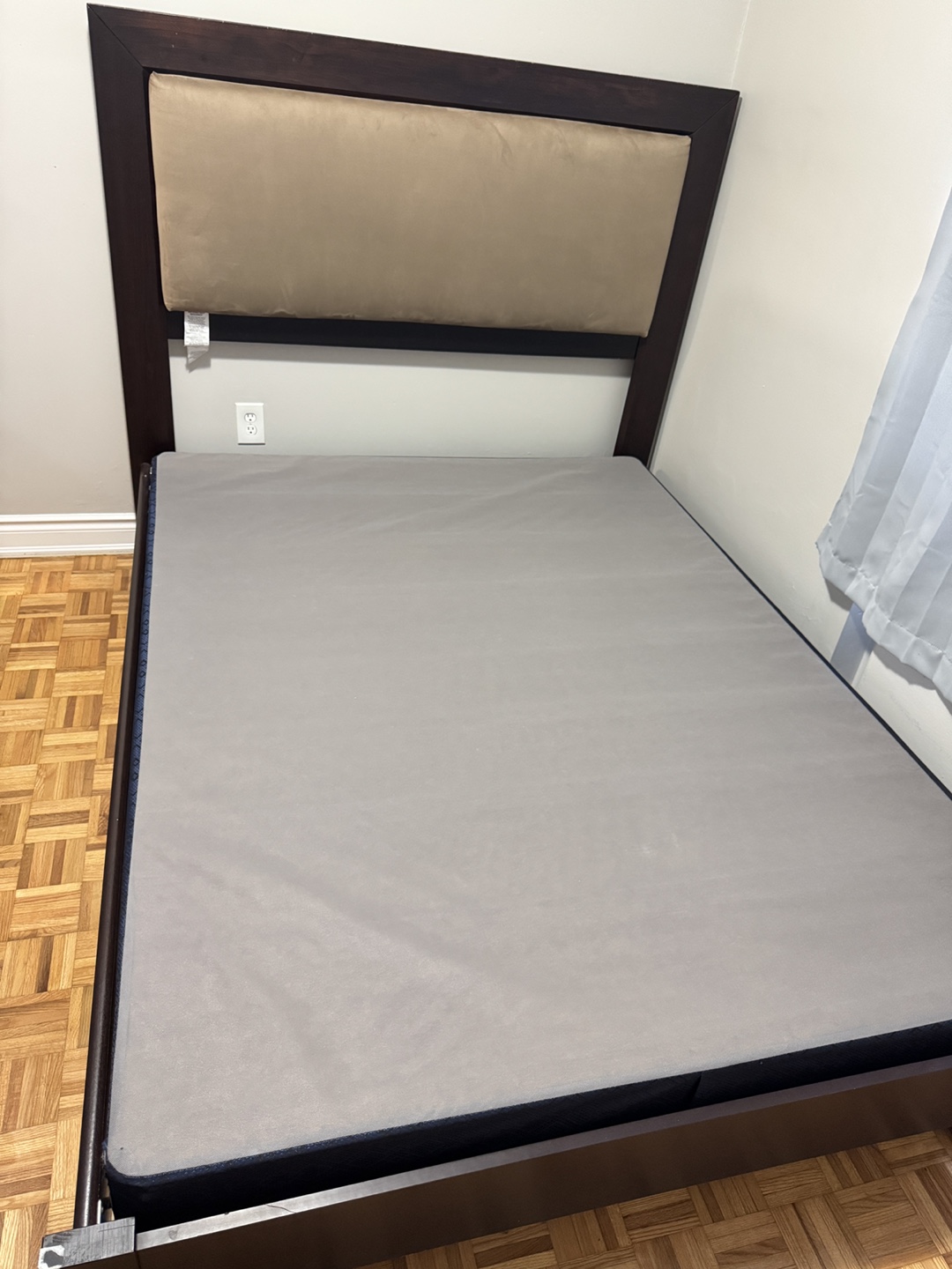 Queen size box spring - photo 2