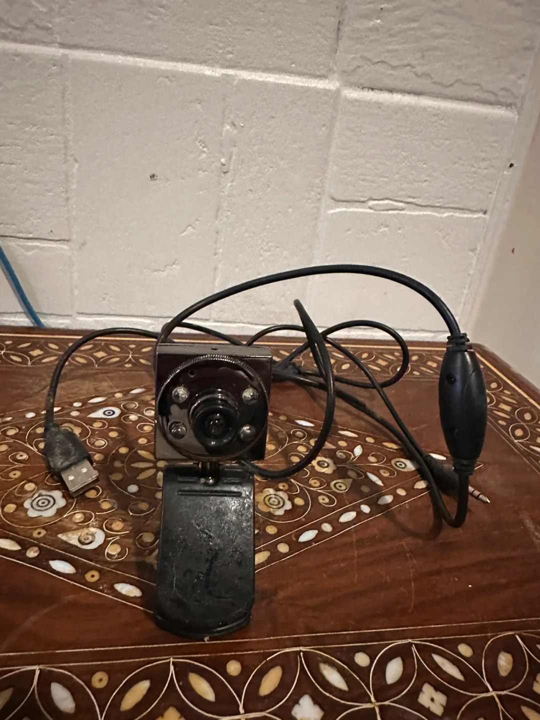 Webcam with Microphone image indicator(2)