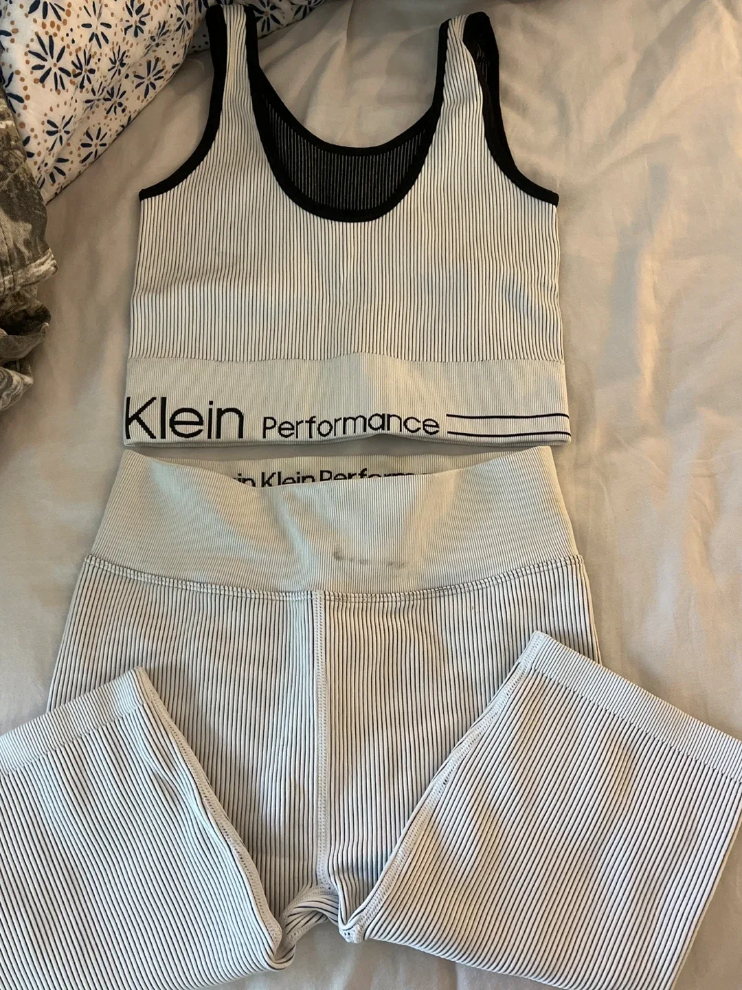 Calvin Klein Performance Set thumbnail