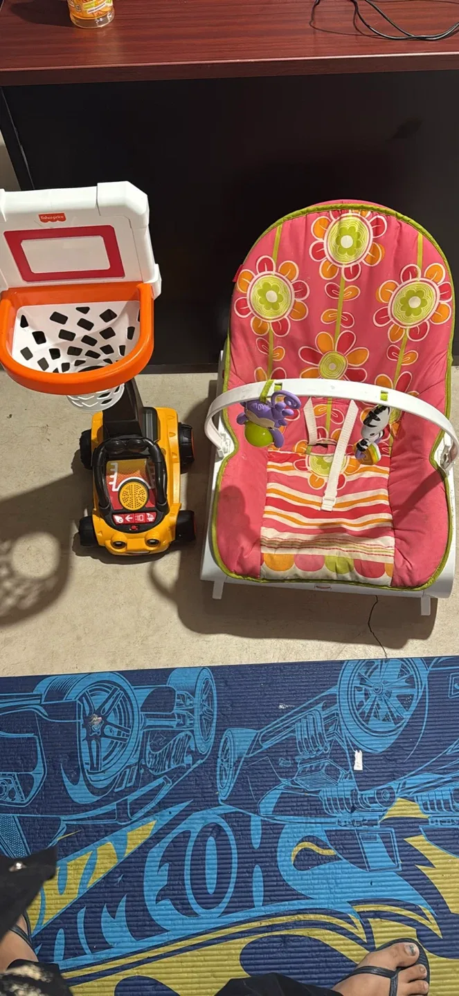 Fisher-Price Baby Bouncer & Basketball Set thumbnail