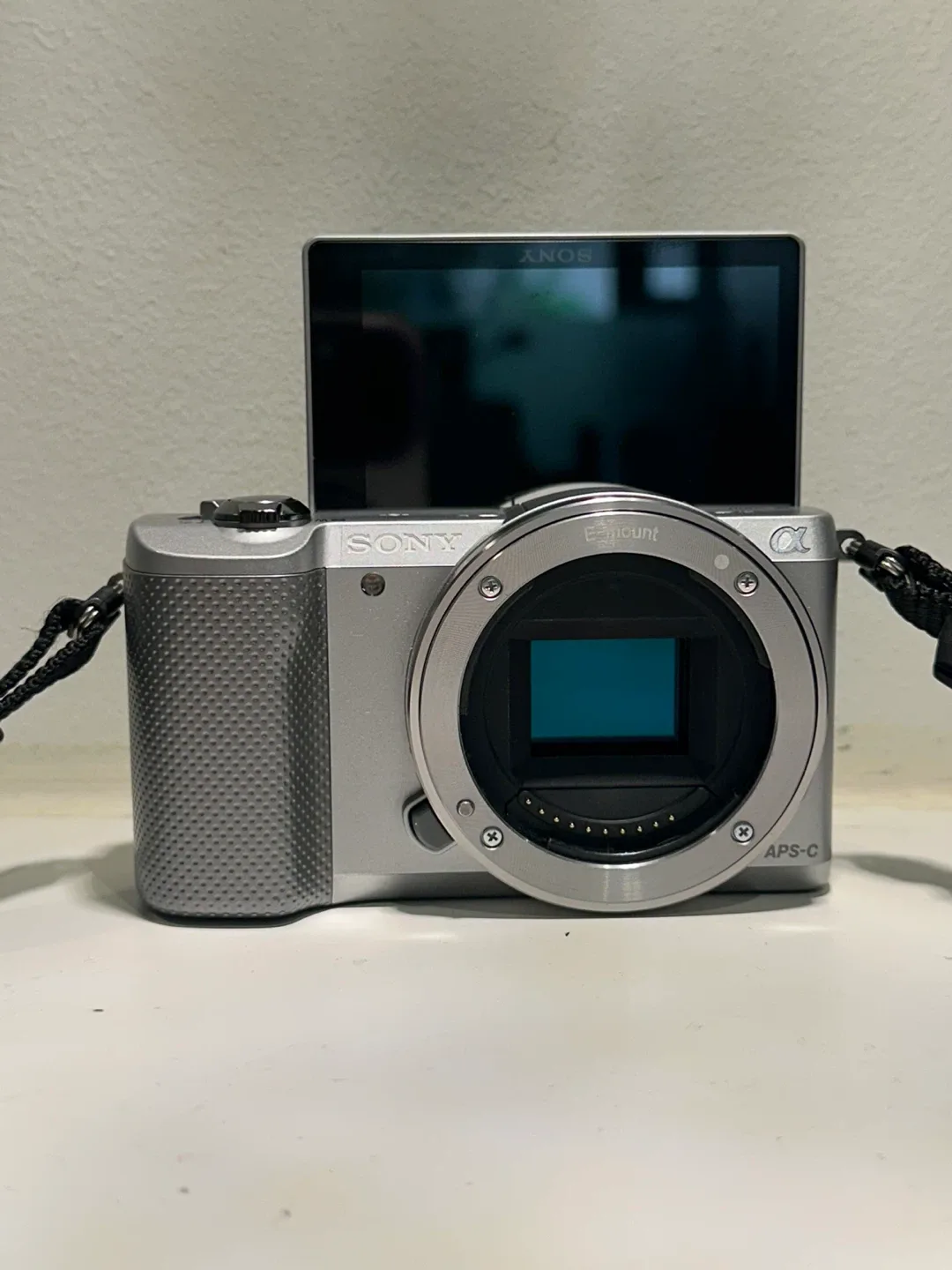 Sony Alpha a5000 Mirrorless Camera thumbnail