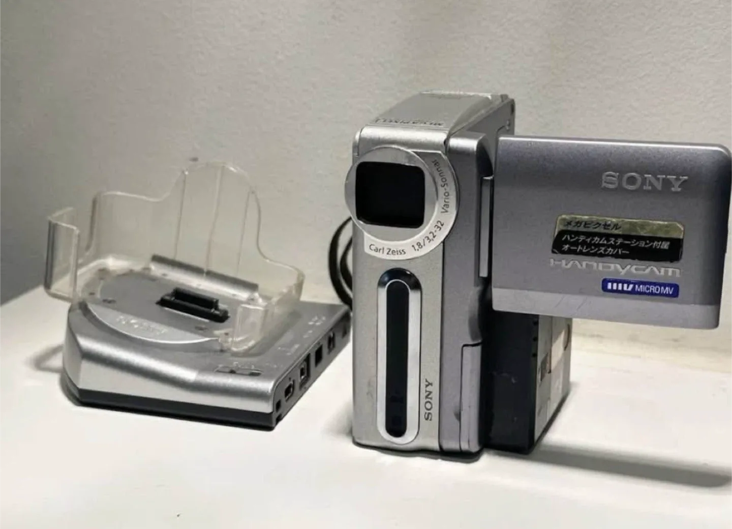 Sony Handycam MicroMV DCR-IP1 Camcorder thumbnail