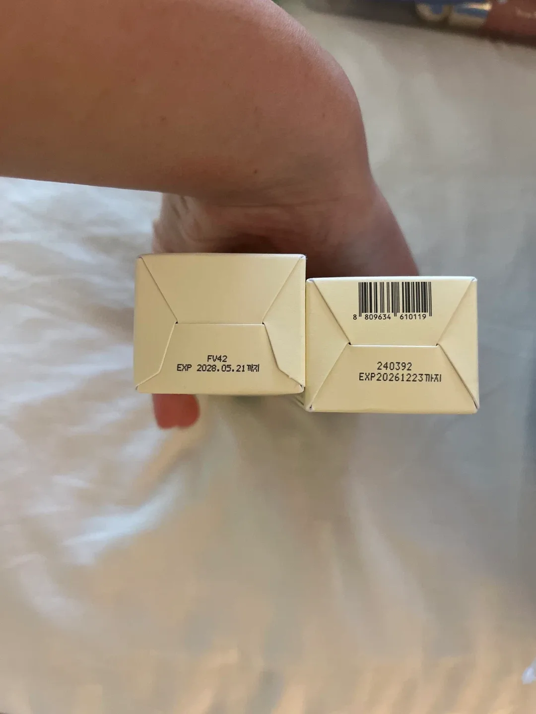 Axis-Y Dark Spot Correcting Glow Serum & Sunscreen image indicator(4)