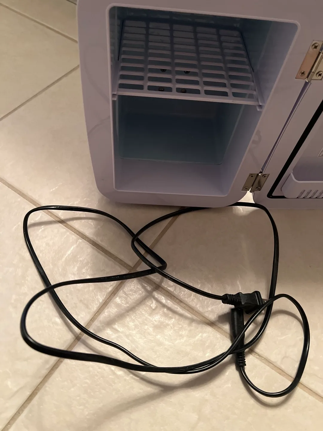 Mini Small Fridge - HOT OR COLD SETTINGS or Beauty Fridge image indicator(7)