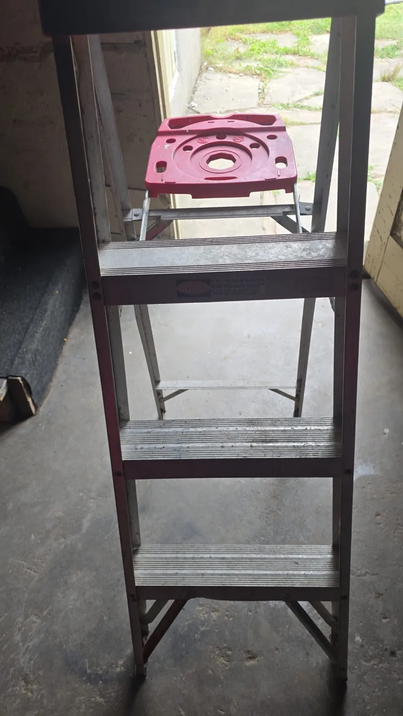 Werner Elite 4 ft Step Ladder thumbnail