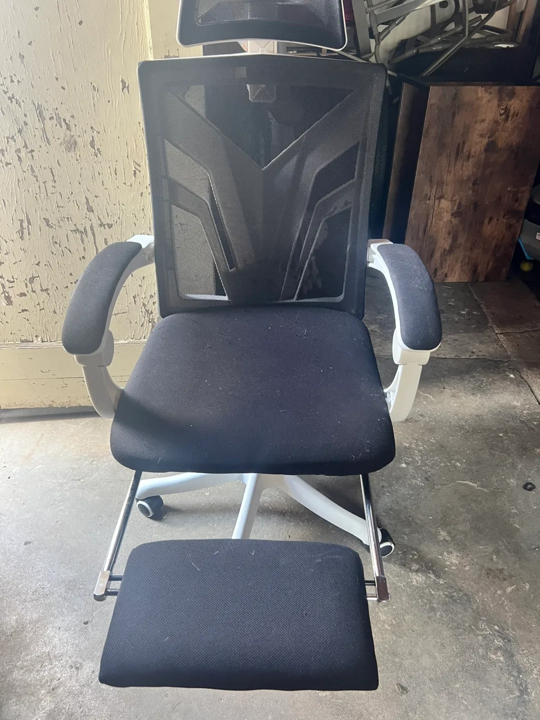 Black & White Mesh Office Chair with Footrest thumbnail