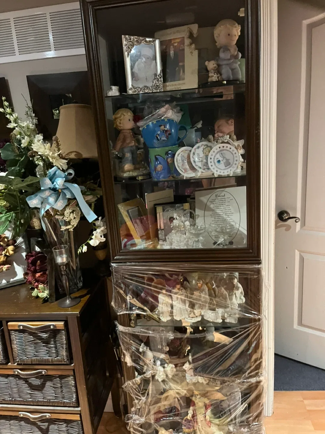 Wooden Display Cabinet image indicator(3)