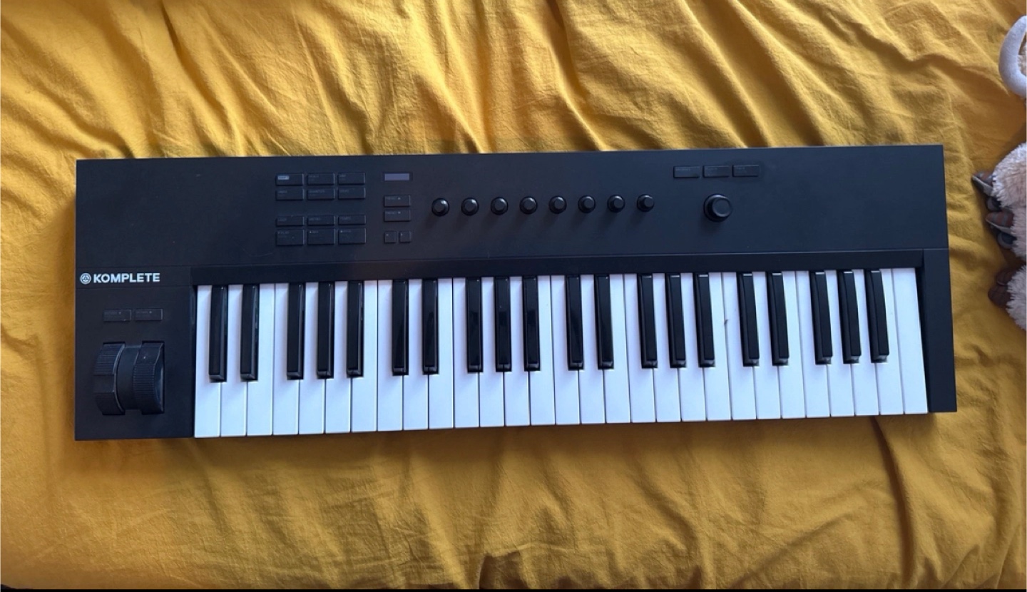 Native Instruments Komplete Kontrol a49 midi keyboard