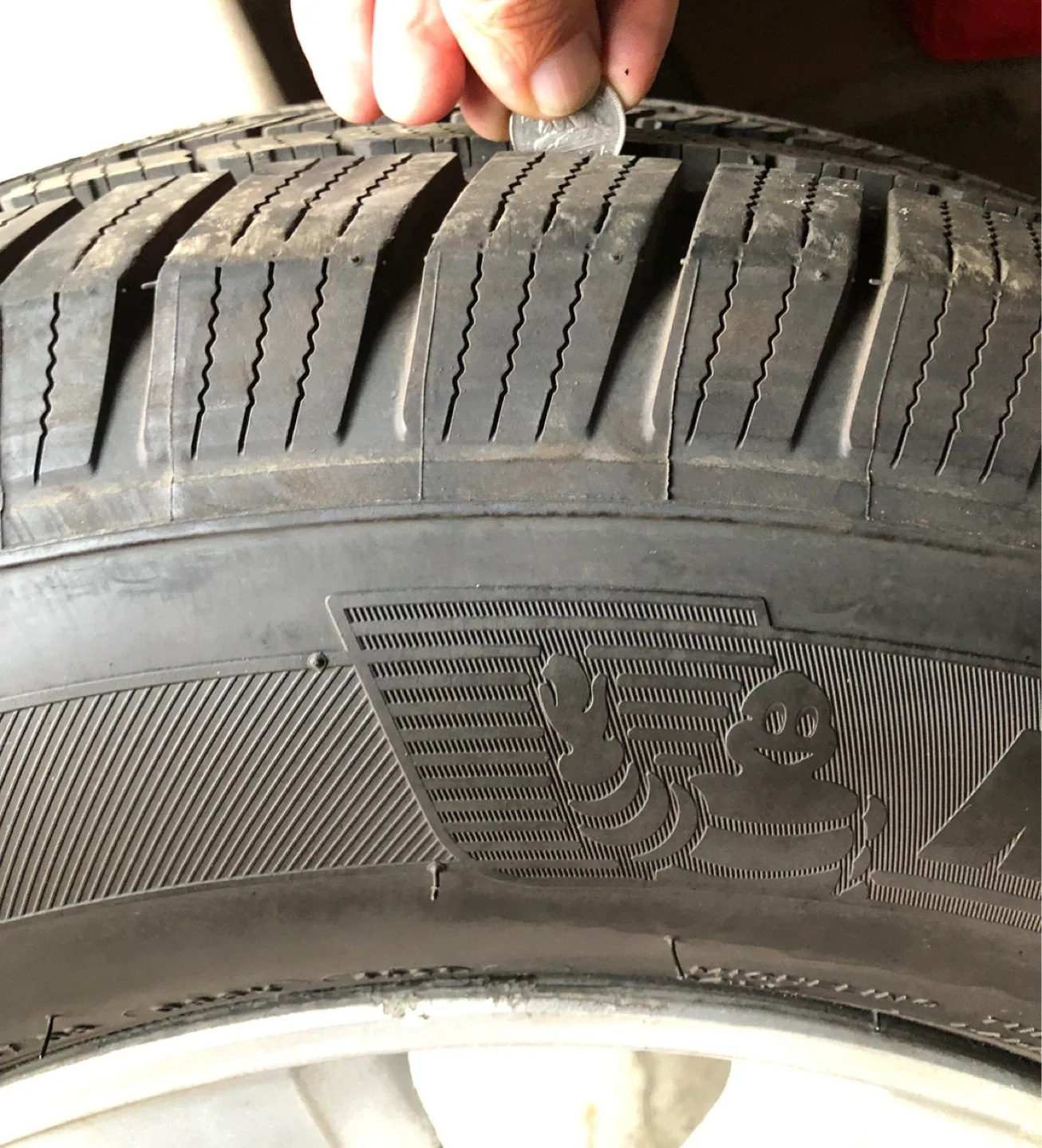 Michelin Defender LTX M/S Tire 255/70R16 image indicator(2)