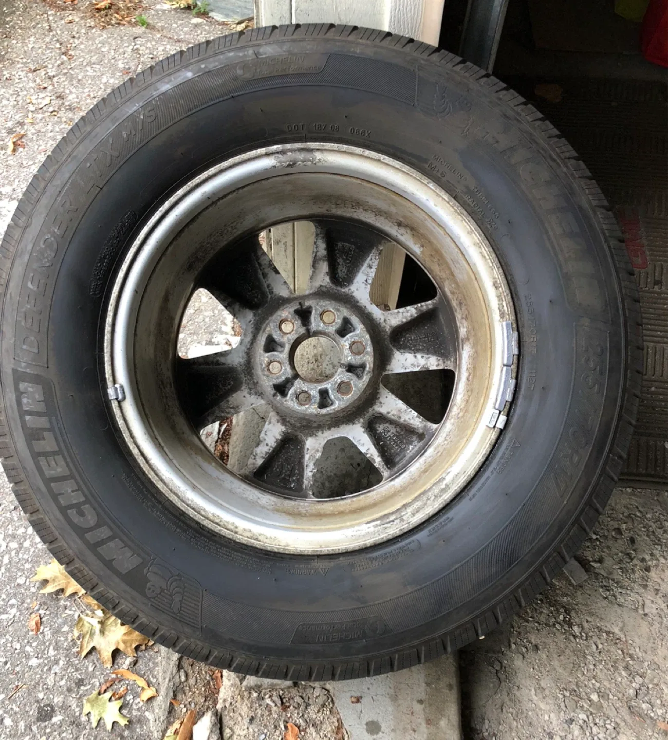 Michelin Defender LTX M/S Tire 255/70R16 image indicator(3)