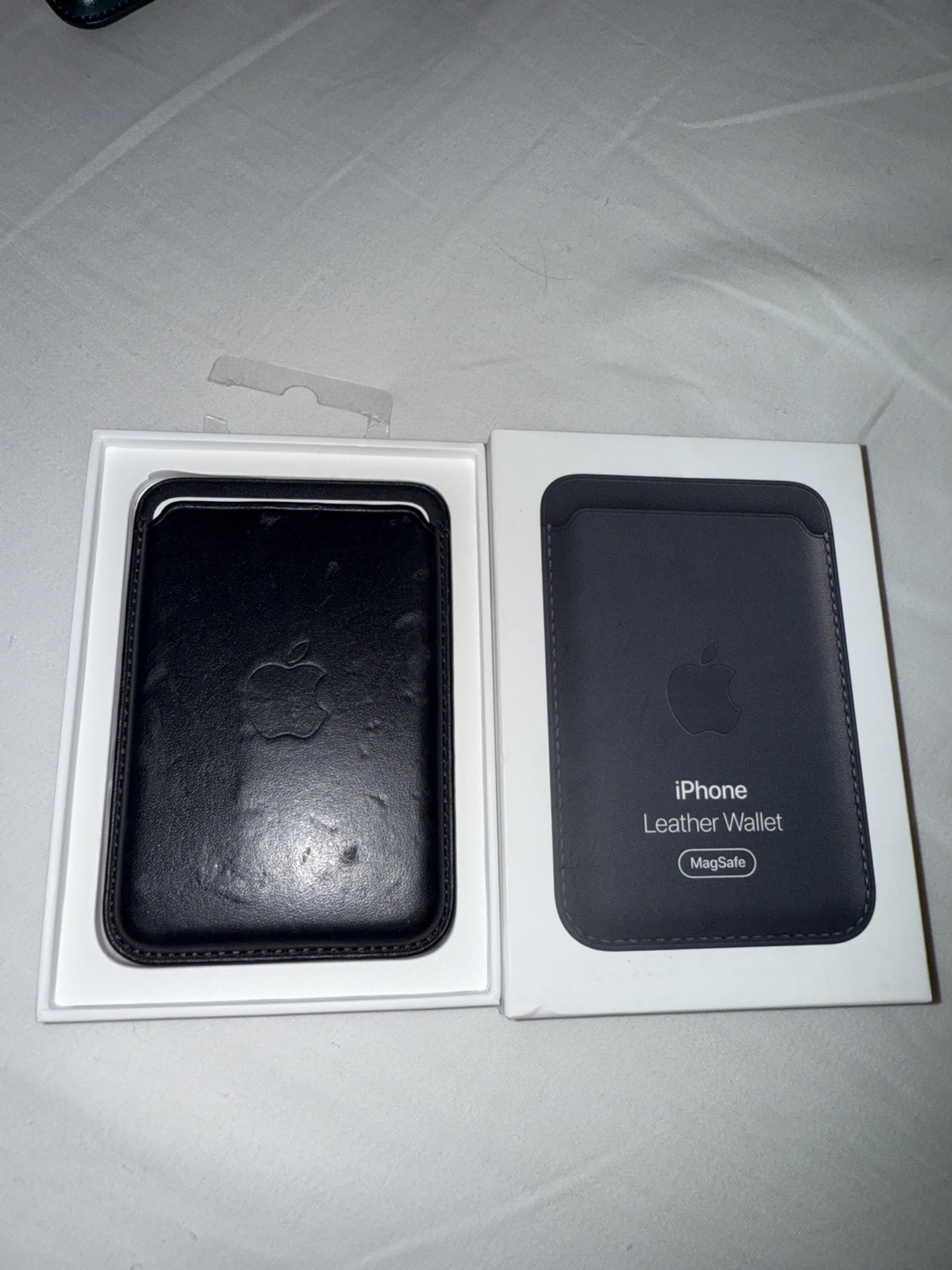 Apple iPhone Leather Wallet with MagSafe - Midnight