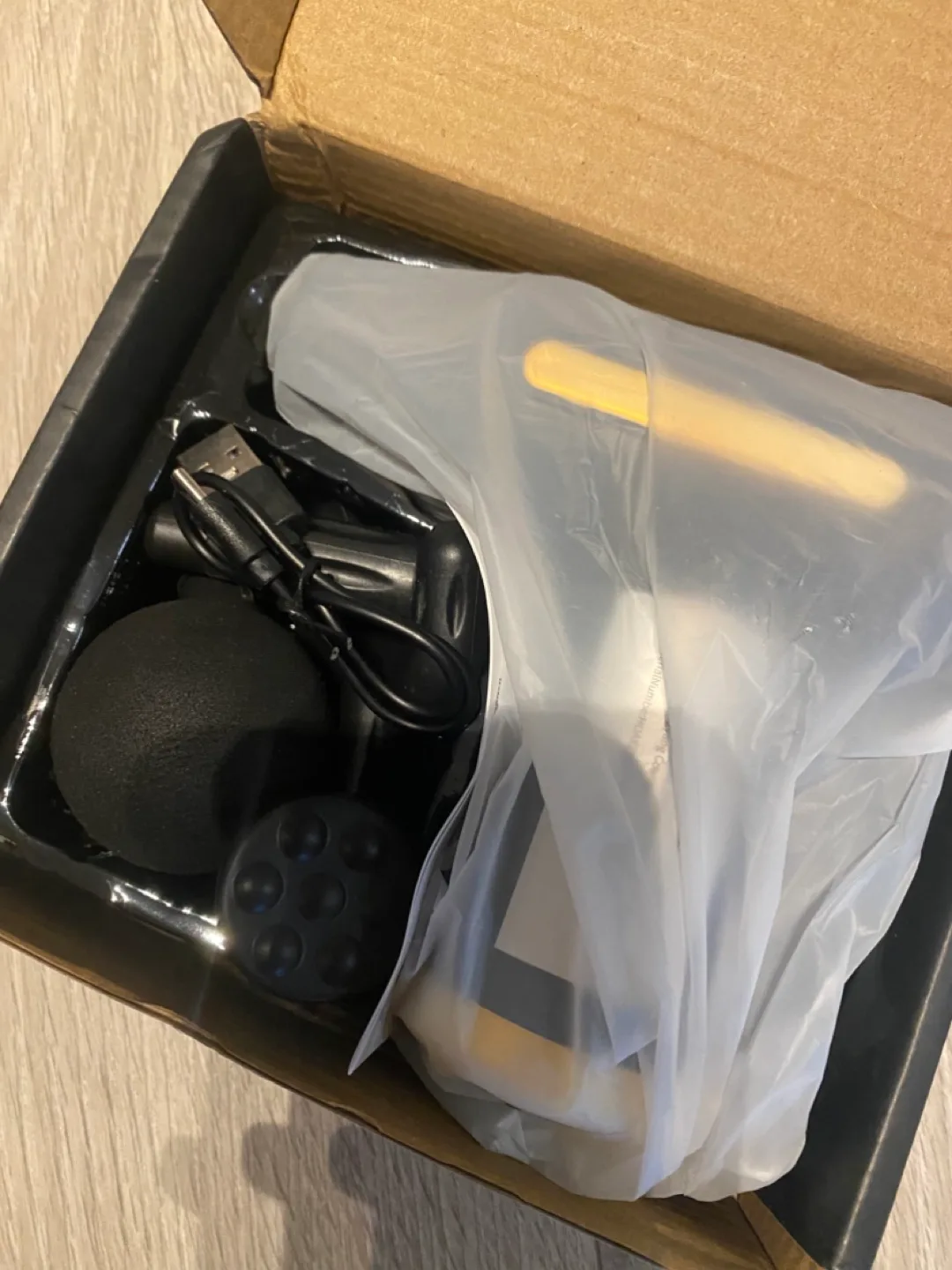 Massage Gun with Attachments image indicator(3)