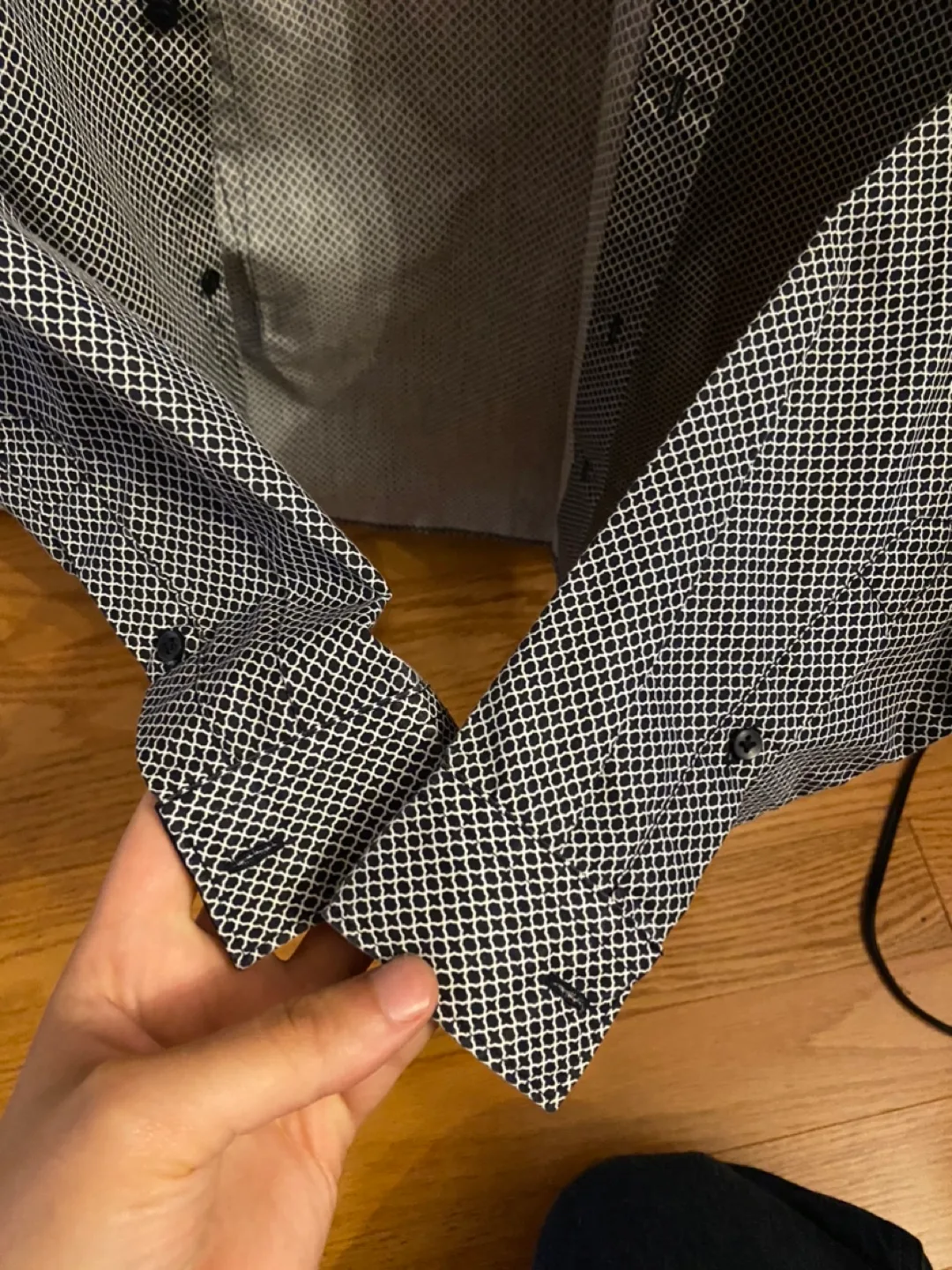 Hunters Dress Shirt - Size M male black and white image indicator(3)