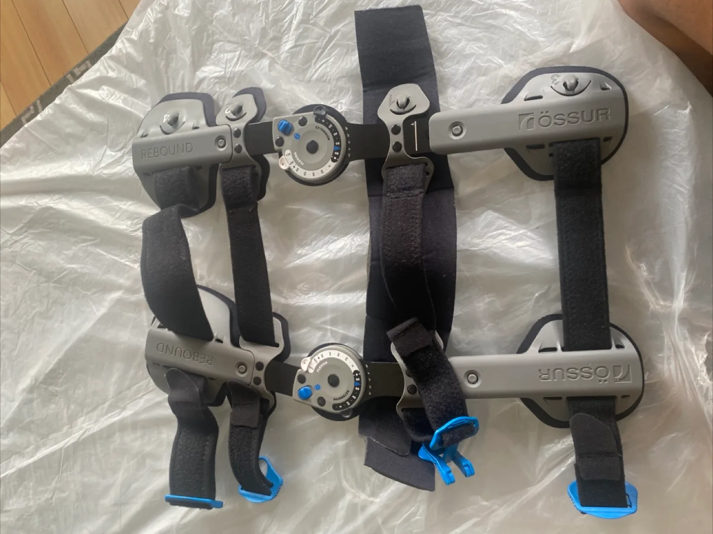 Össur Rebound Post-Op Knee Brace - Left, Size 320 image indicator(2)