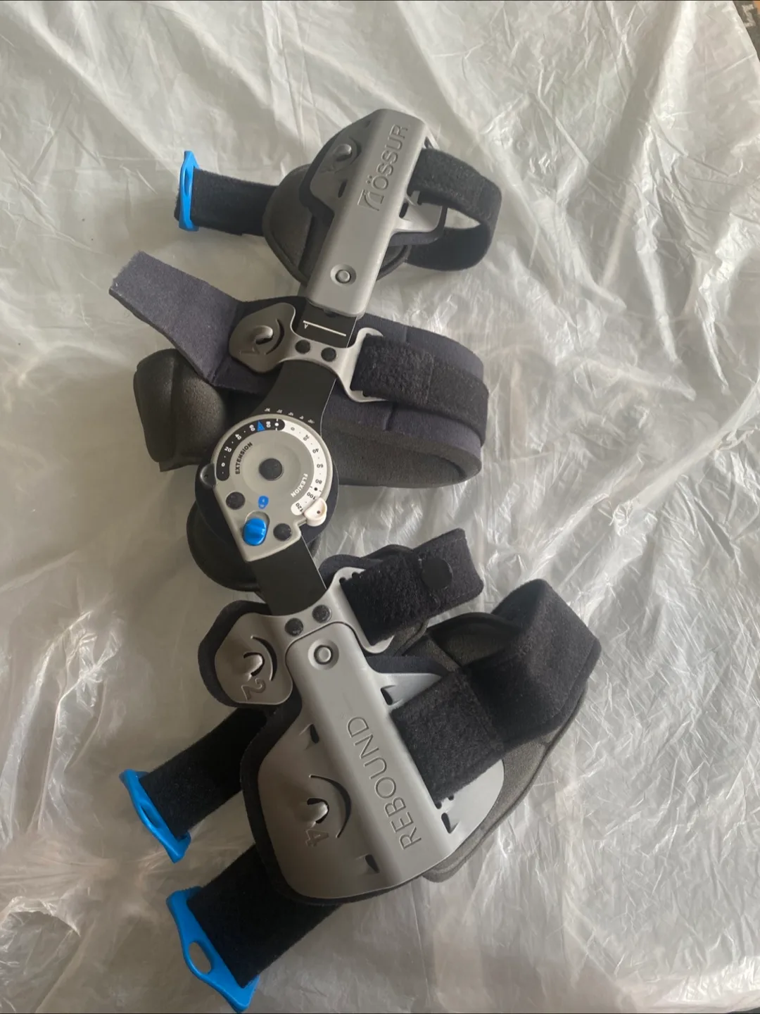 Össur Rebound Post-Op Knee Brace - Left, Size 320 image indicator(3)