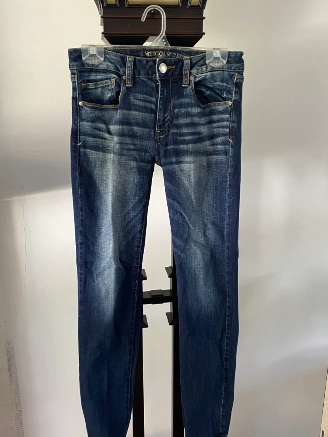 Ladies American Eagle Super Stretch Jeans - Size 6 image indicator(2)