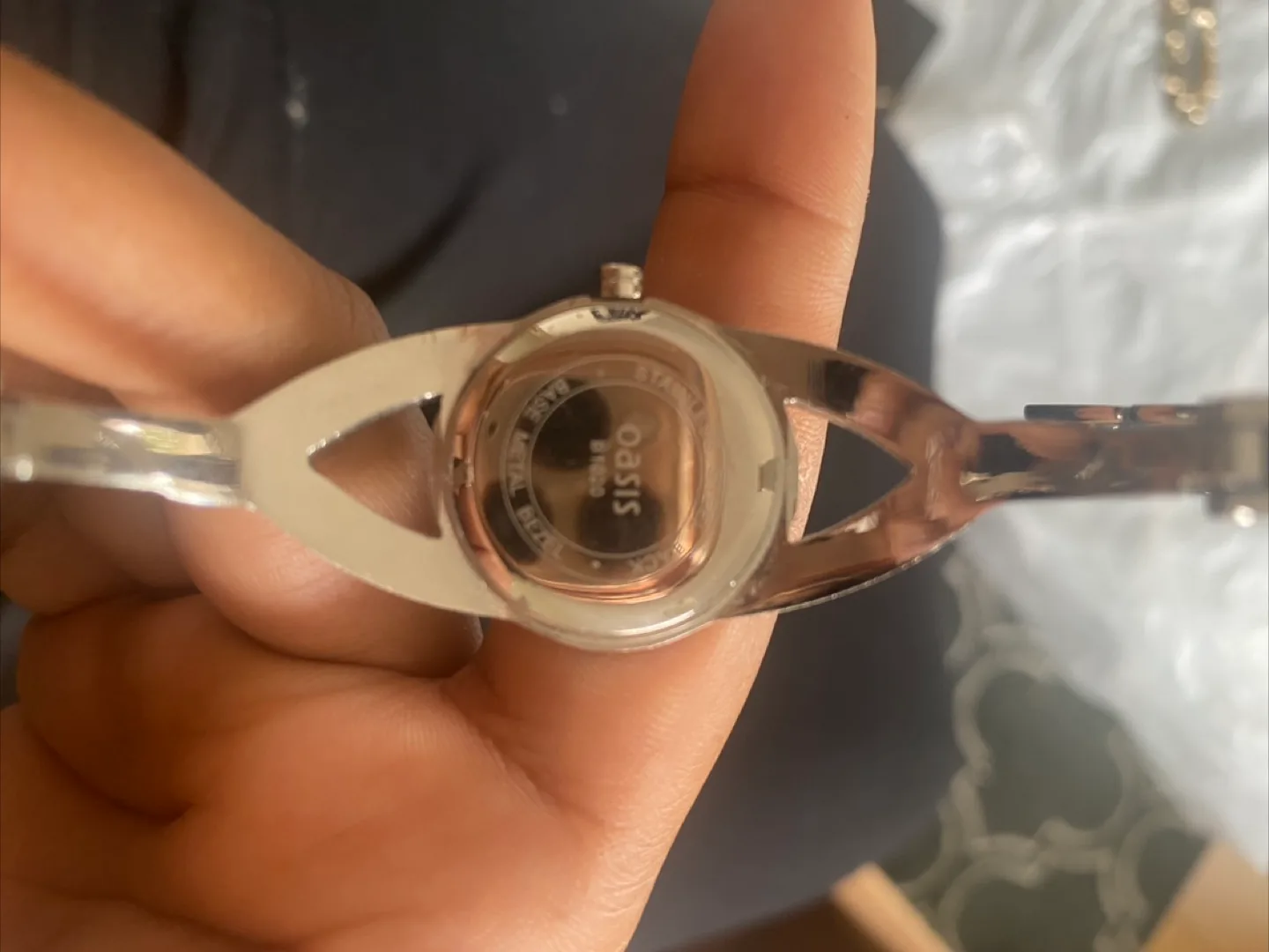 Oasis B1600 Ladies Bangle Watch image indicator(2)