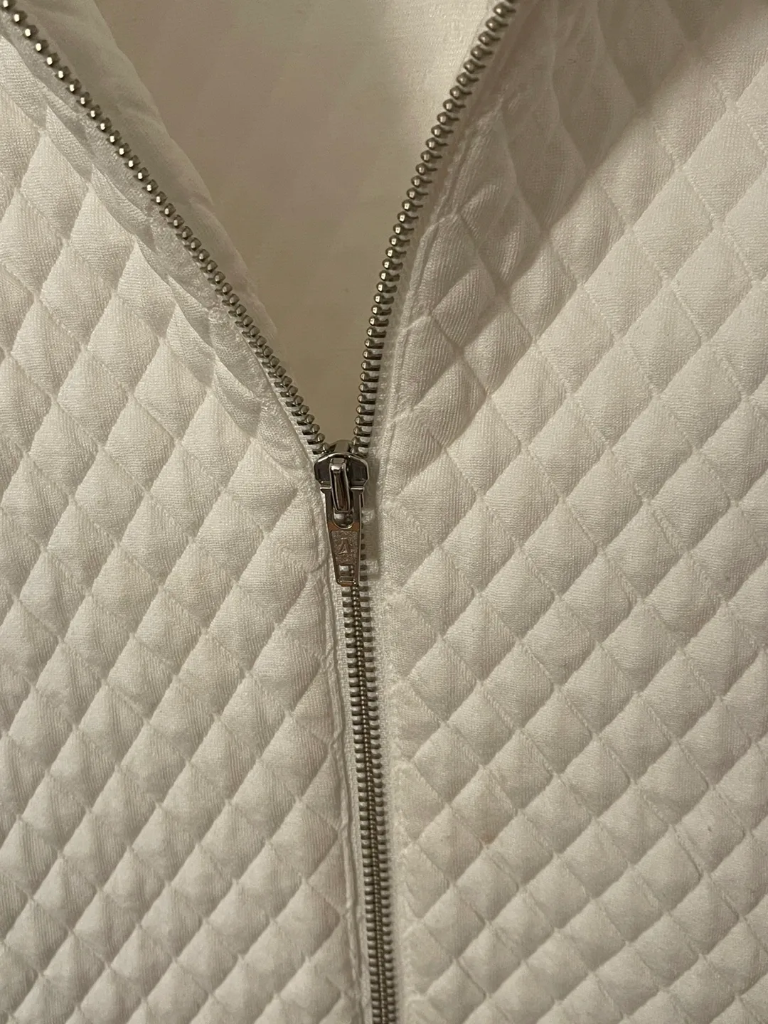 Veeko White Quilted Jacket image indicator(4)