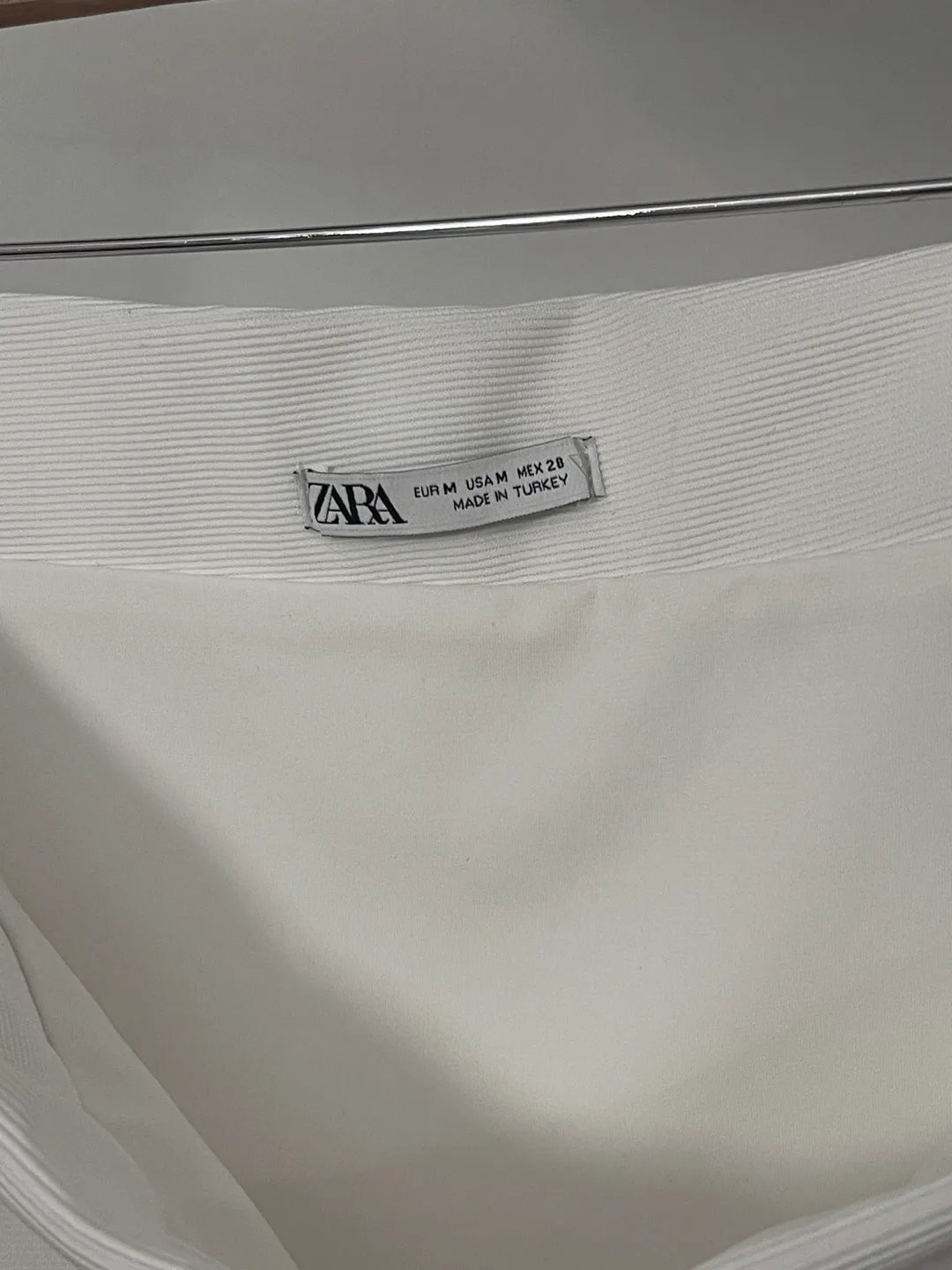 Zara White Mini Skirt - Size M image indicator(4)